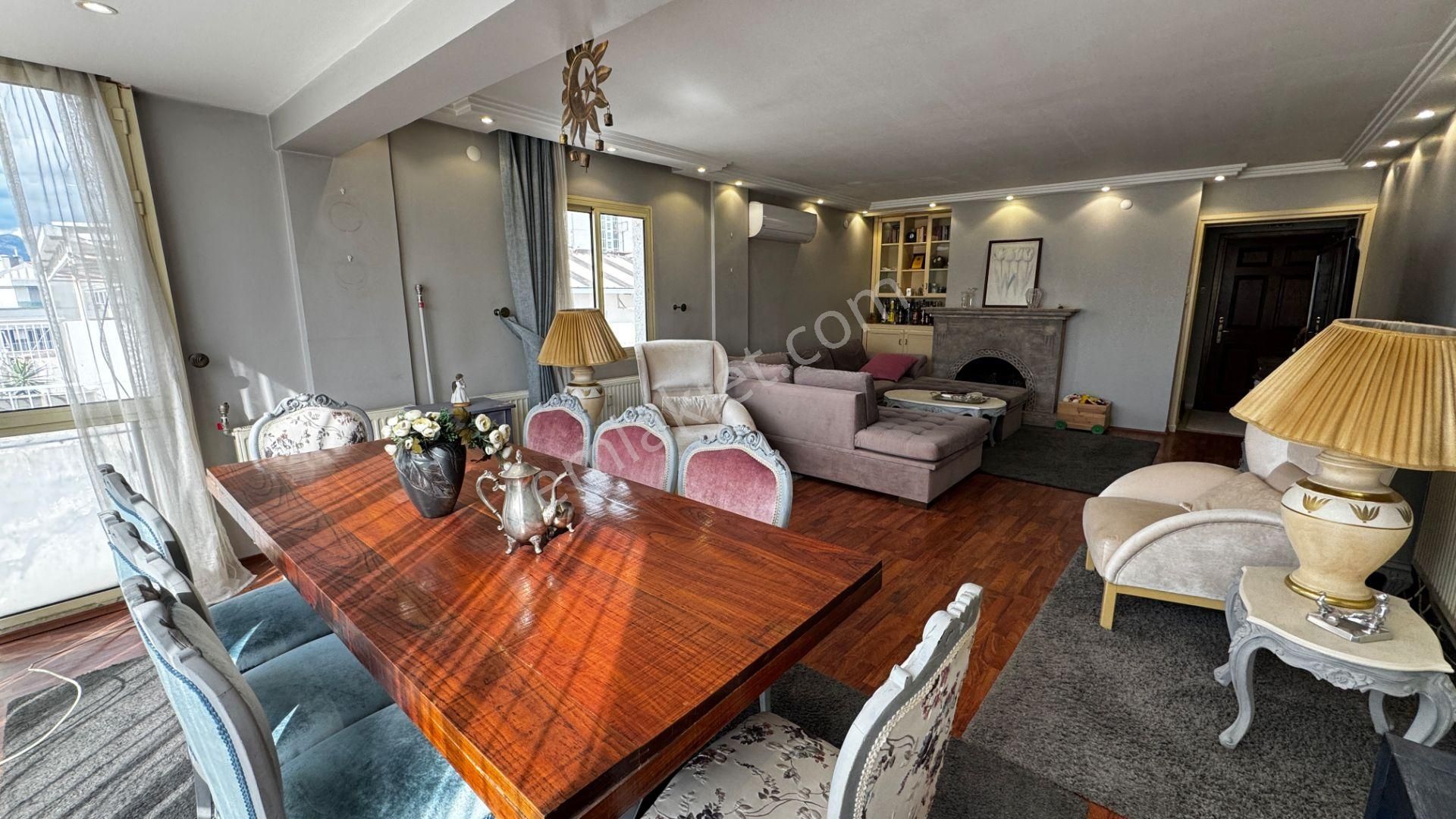 Deniz Manzaralı Plevne Bulvarı'nda Şömineli Çatı Katı Daire - Görsel 8