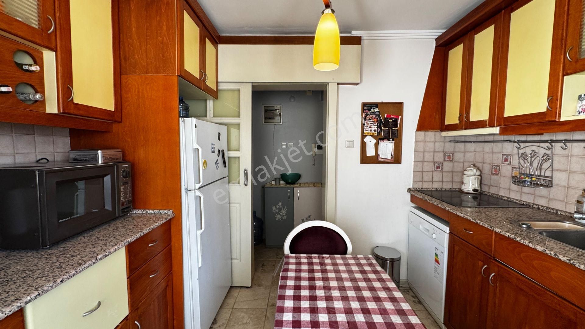 Deniz Manzaralı Plevne Bulvarı'nda Şömineli Çatı Katı Daire - Görsel 14