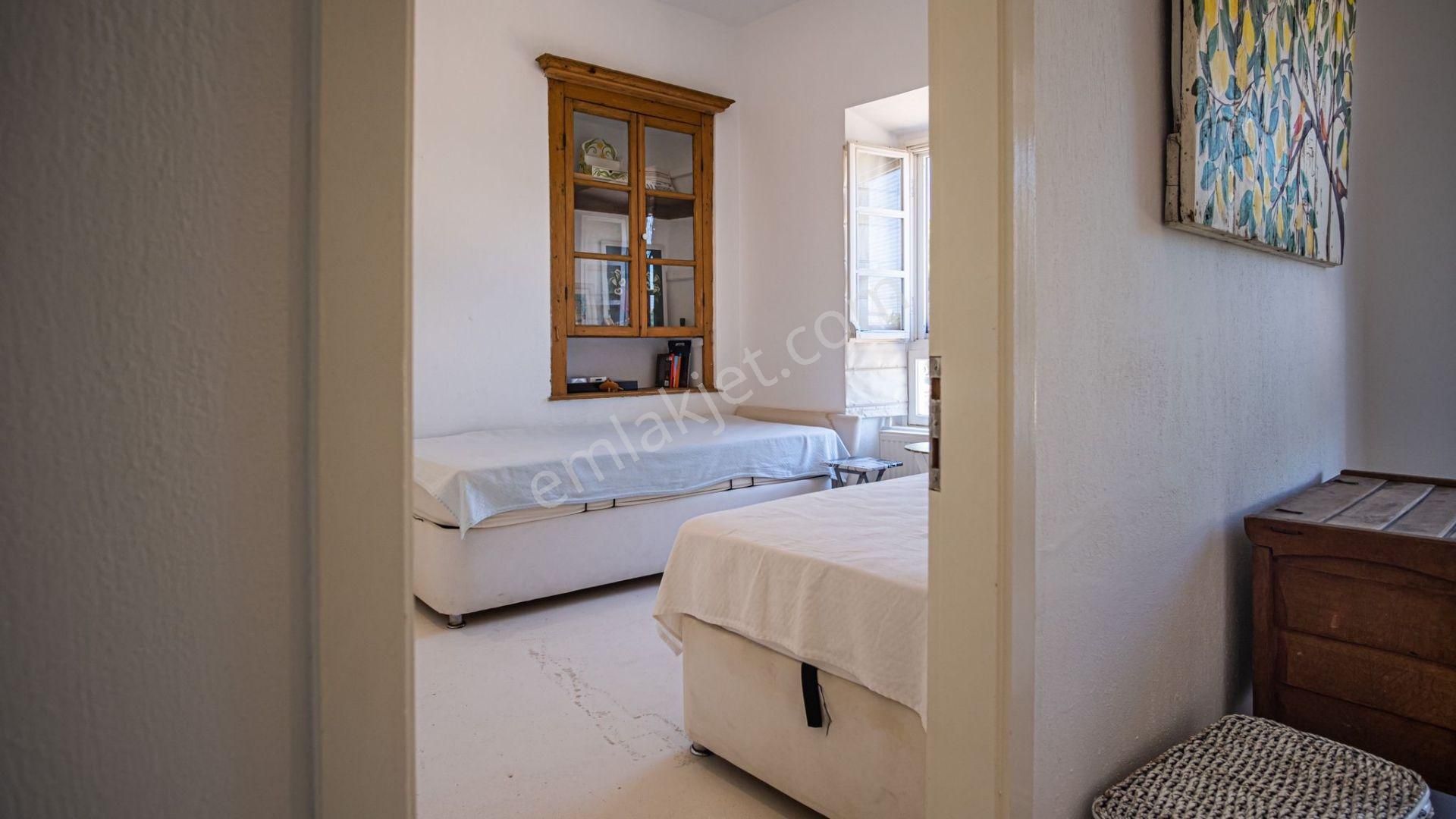 Alaçatı Çamlık Yolda 100 Yıllık Taş Ev 419 M2 Arsa Özel Havuz - Görsel 6