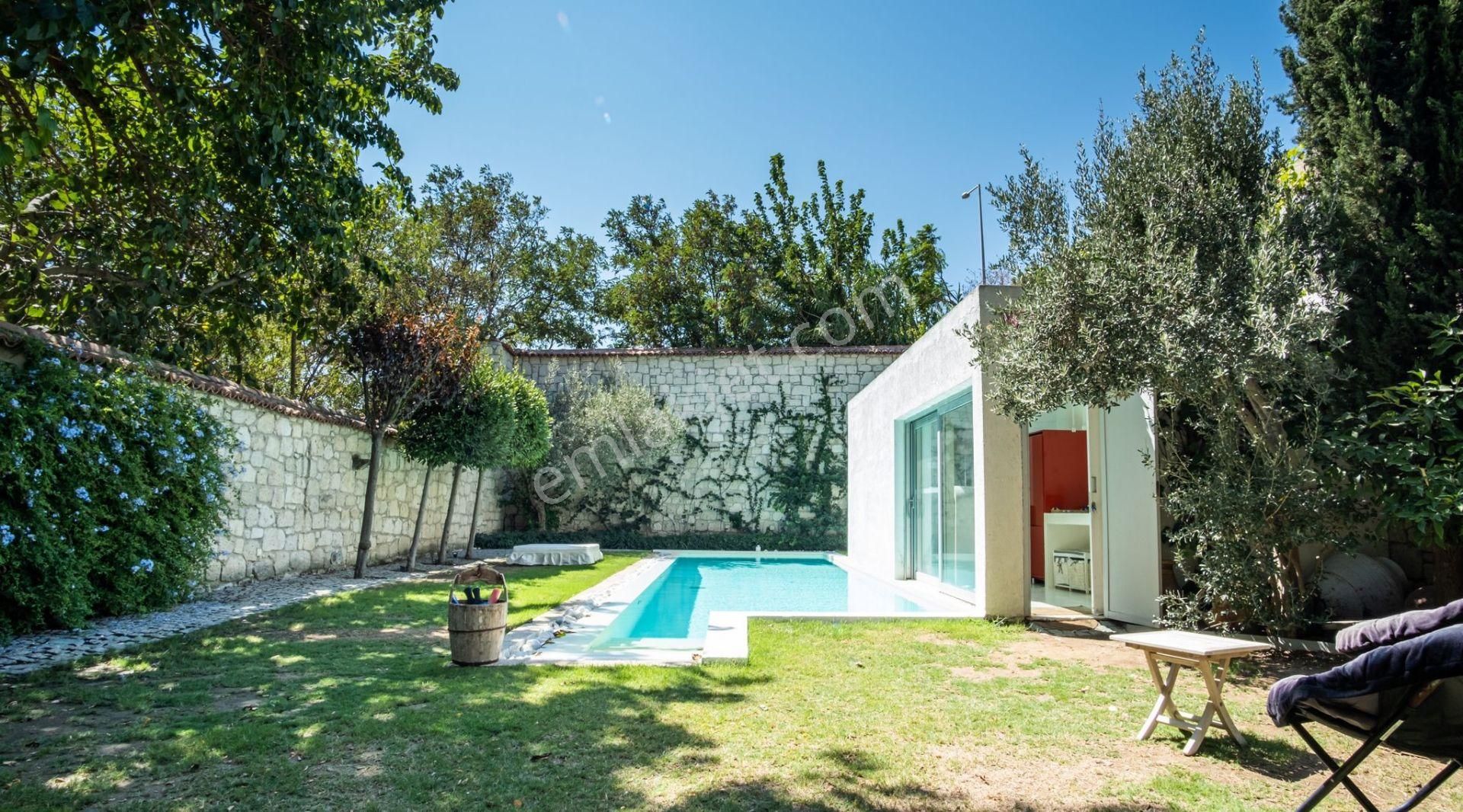 Alaçatı Çamlık Yolda 100 Yıllık Taş Ev 419 M2 Arsa Özel Havuz - Görsel 2