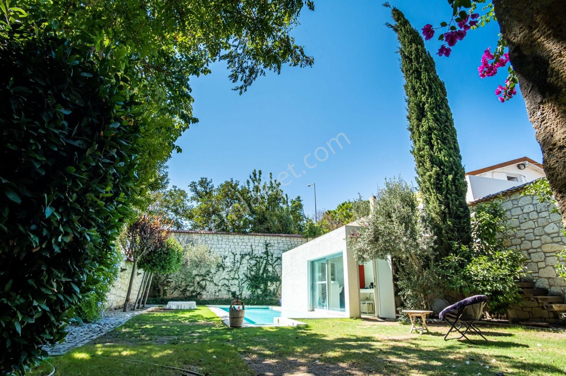 Alaçatı Çamlık Yolda 100 Yıllık Taş Ev 419 M2 Arsa Özel Havuz - Görsel 3