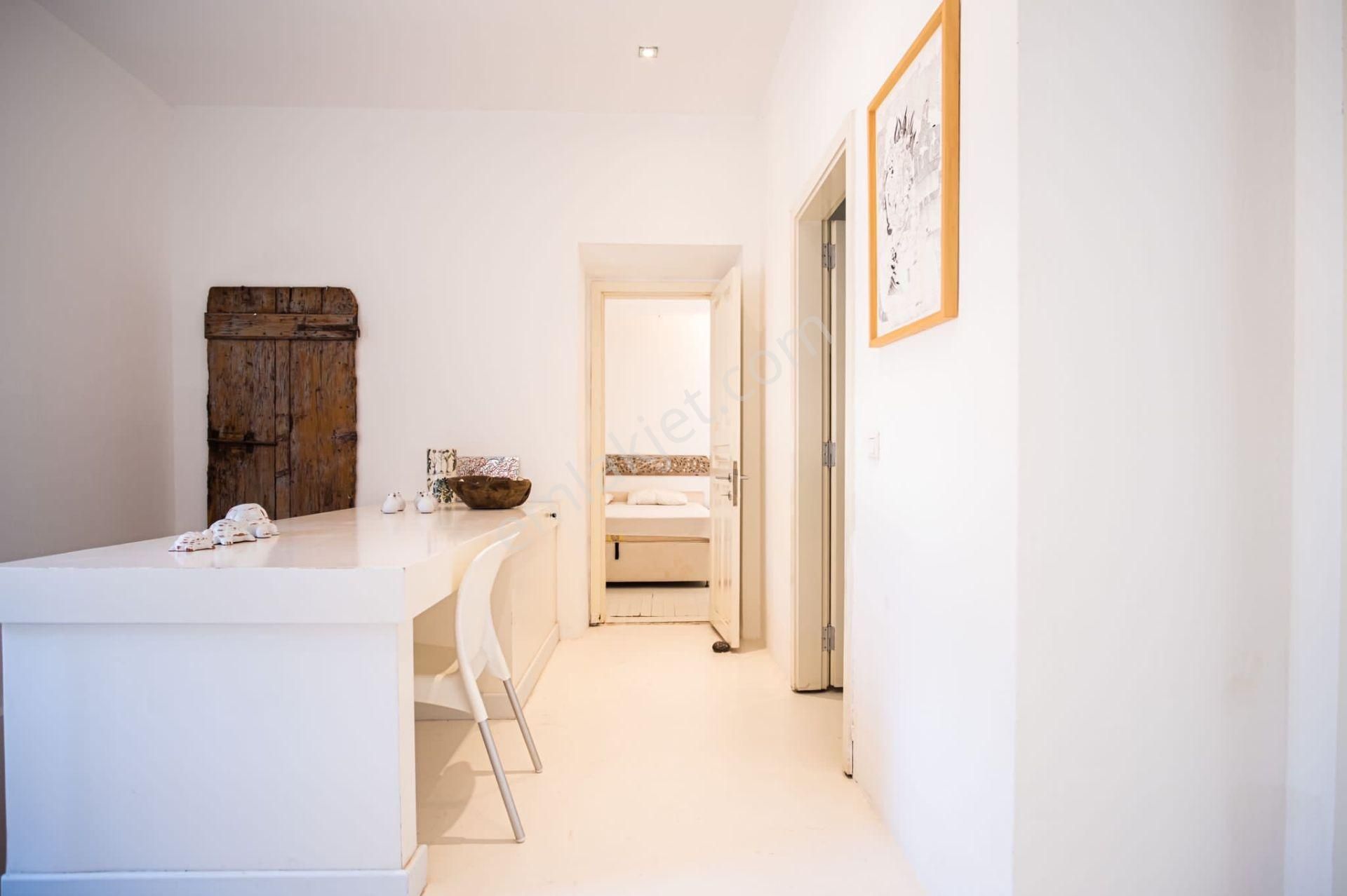 Alaçatı Çamlık Yolda 100 Yıllık Taş Ev 419 M2 Arsa Özel Havuz - Görsel 16