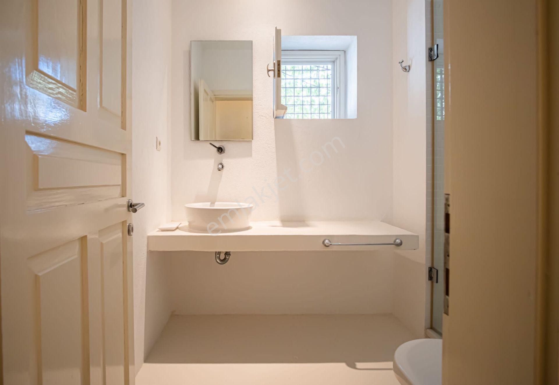 Alaçatı Çamlık Yolda 100 Yıllık Taş Ev 419 M2 Arsa Özel Havuz - Görsel 13