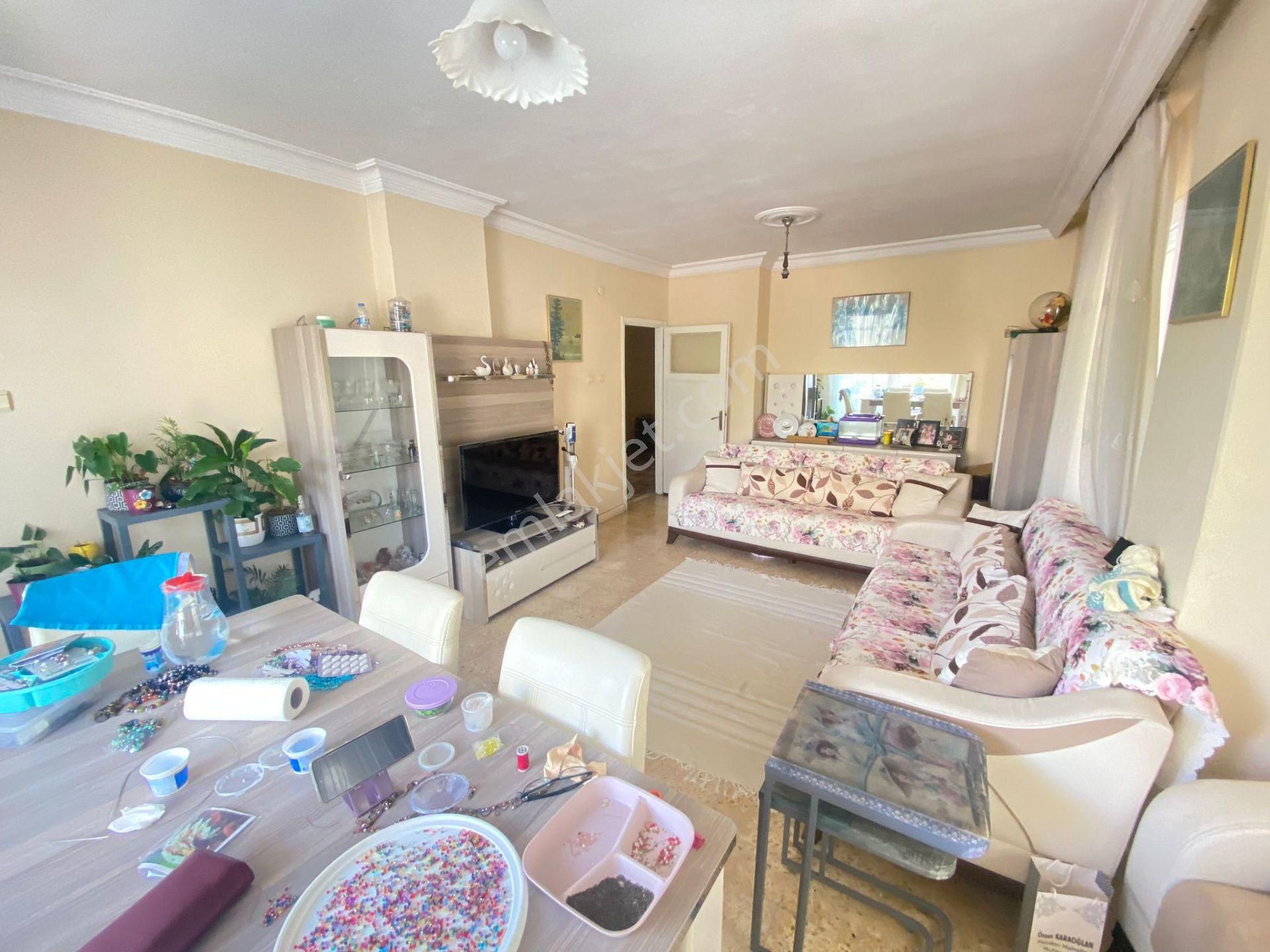 Prestij'den Cumhuriyet'te Asansörlü İçi Yapılı Geniş 4+1 Daire