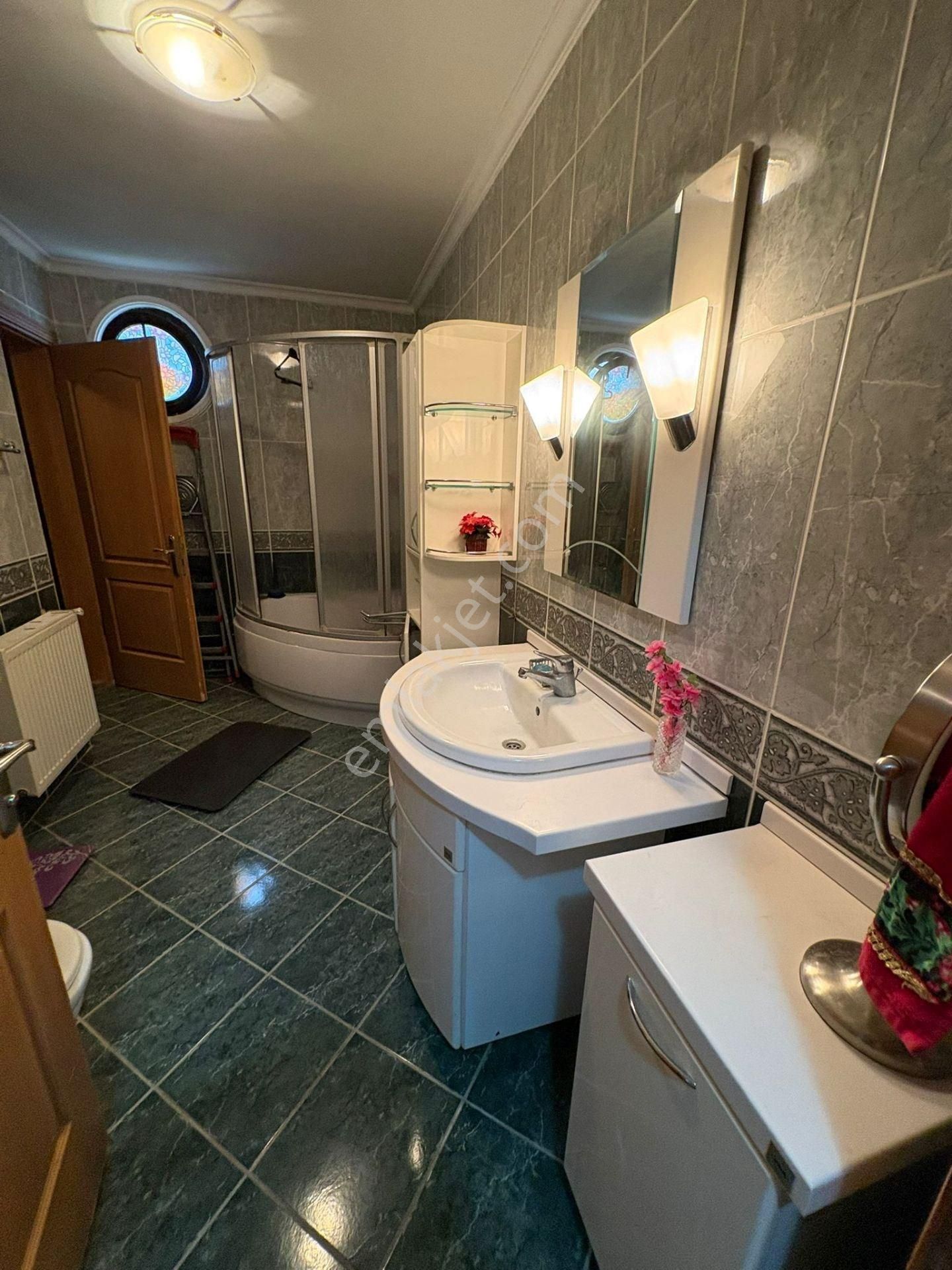 Fenerbahçe Dalyan Kulüp Karşısında 4+1 Kiralık Az Katlı Bina - Görsel 23