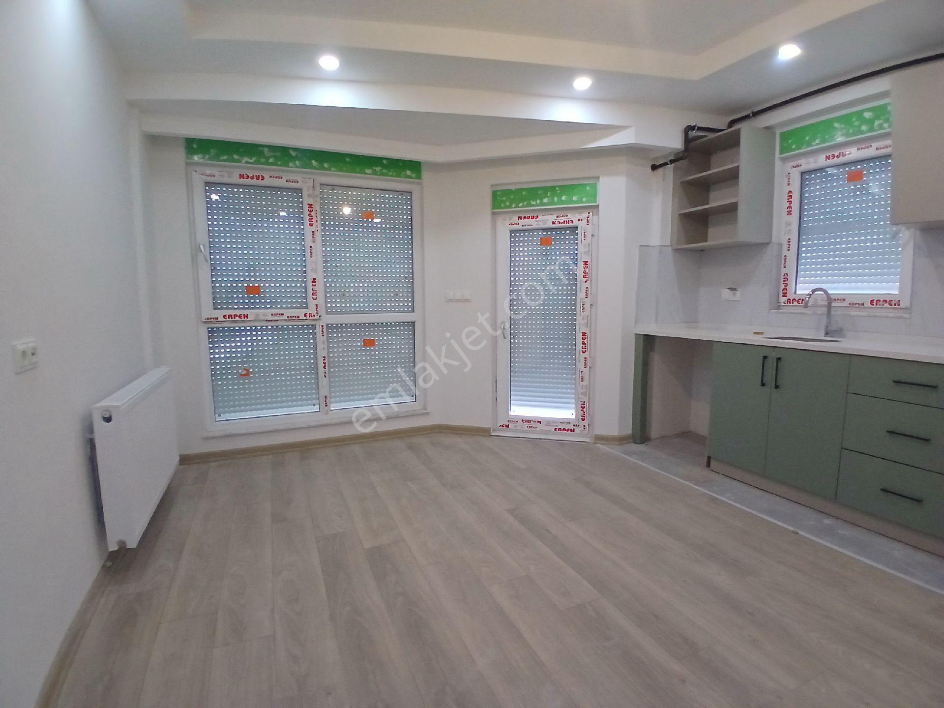 Kızıltoprak'ta Doğalgazlı Ara Katta Geniş 1+1 Sıfır Daıre - Görsel 2