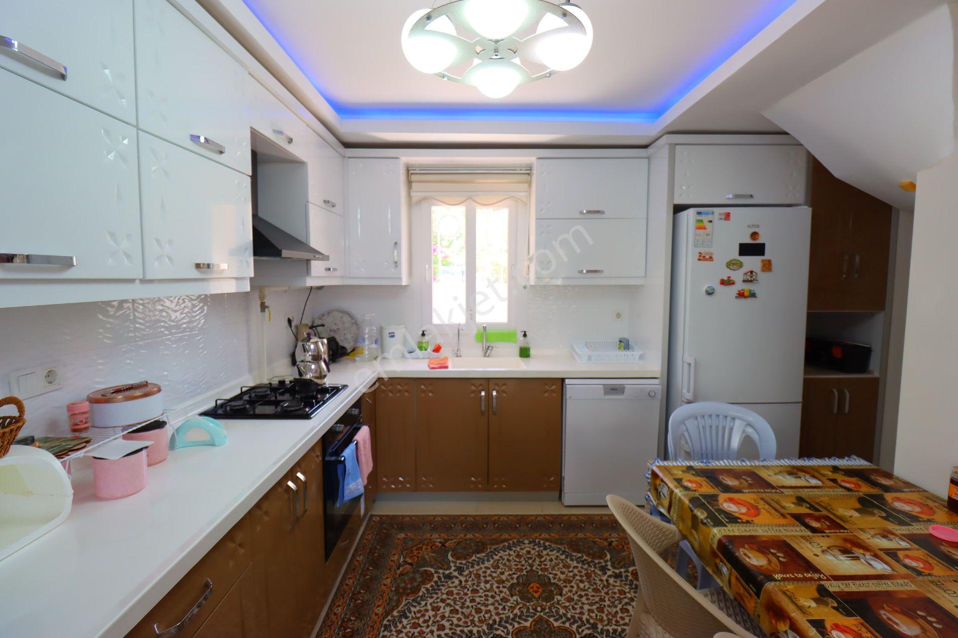 Kuşadası'nda Yeni Yapı, Yola Cepheli,denizeyakın,geniş Bahçeli, Doğalgazlı,3+1 Villa - Görsel 12
