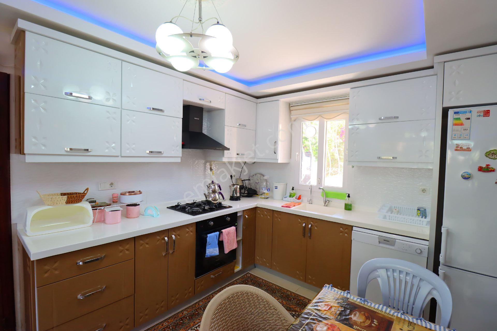 Kuşadası'nda Yeni Yapı, Yola Cepheli,denizeyakın,geniş Bahçeli, Doğalgazlı,3+1 Villa - Görsel 13