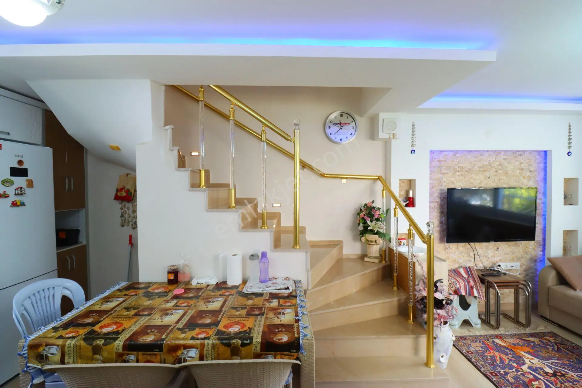 Kuşadası'nda Yeni Yapı, Yola Cepheli,denizeyakın,geniş Bahçeli, Doğalgazlı,3+1 Villa - Görsel 11