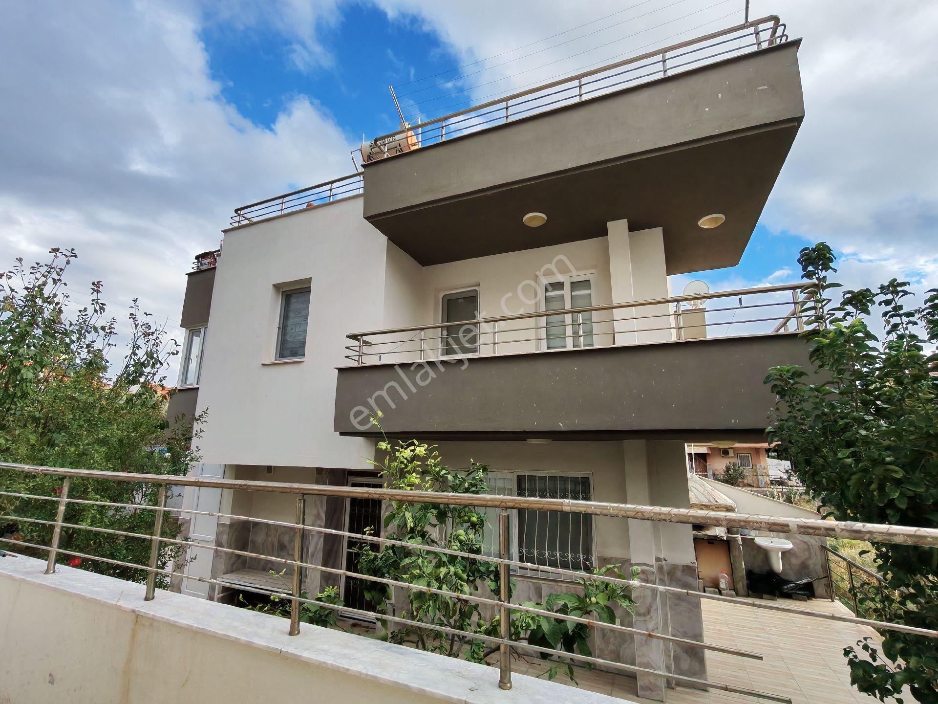 Kuşadası'nda Yeni Yapı, Yola Cepheli,denizeyakın,geniş Bahçeli, Doğalgazlı,3+1 Villa - Görsel 3