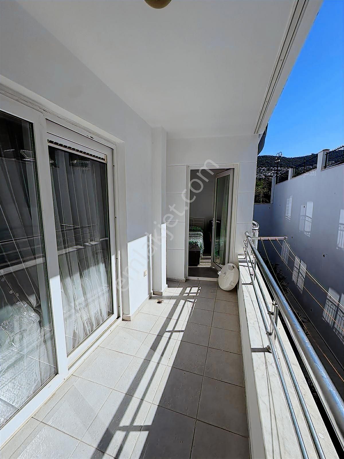 Güllük'te Havuzlu Sitede Eşyalı 1+1 Kiralık Daire - Görsel 4