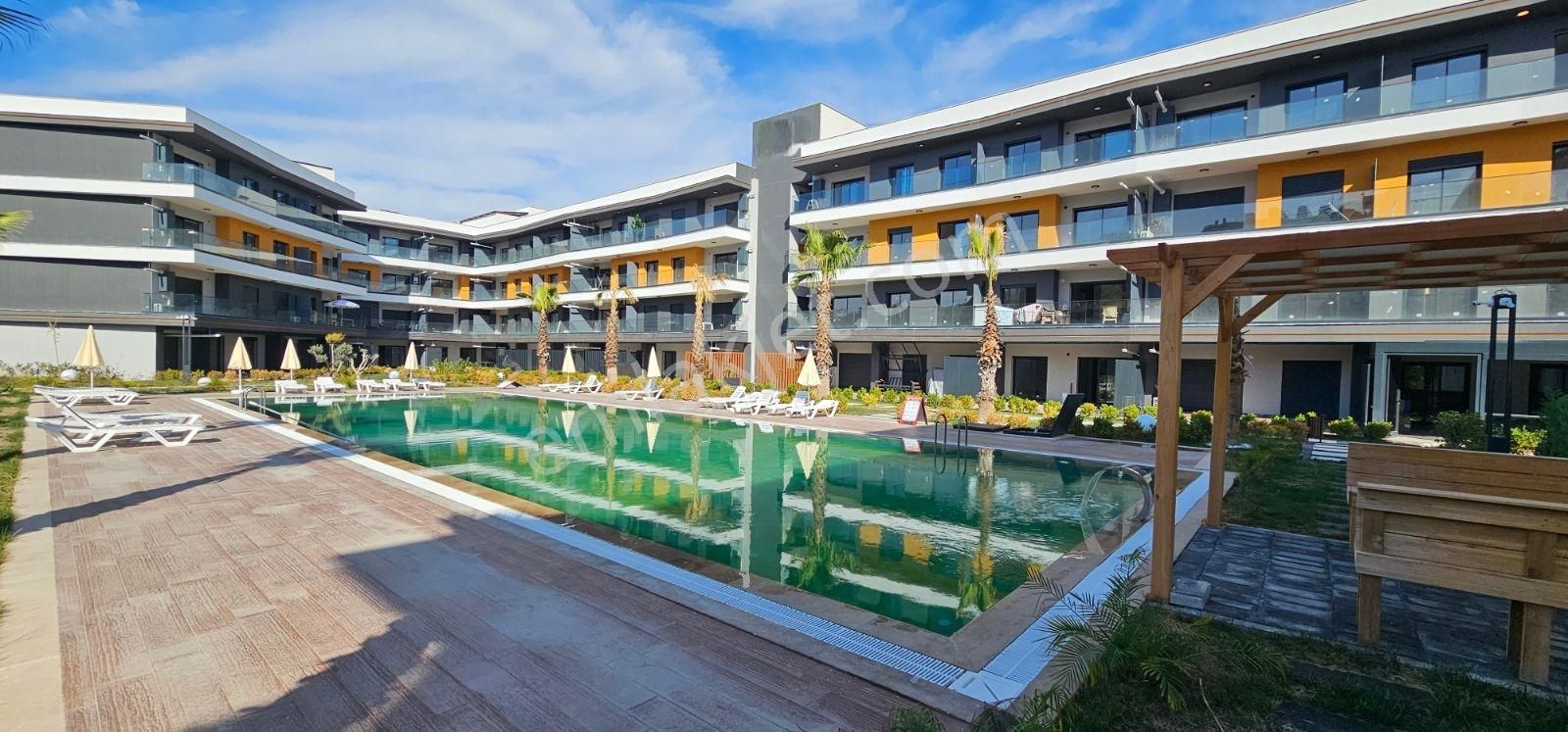 Kuşadası Değirmendere Mahallesinde Satılık 1+1 2+1