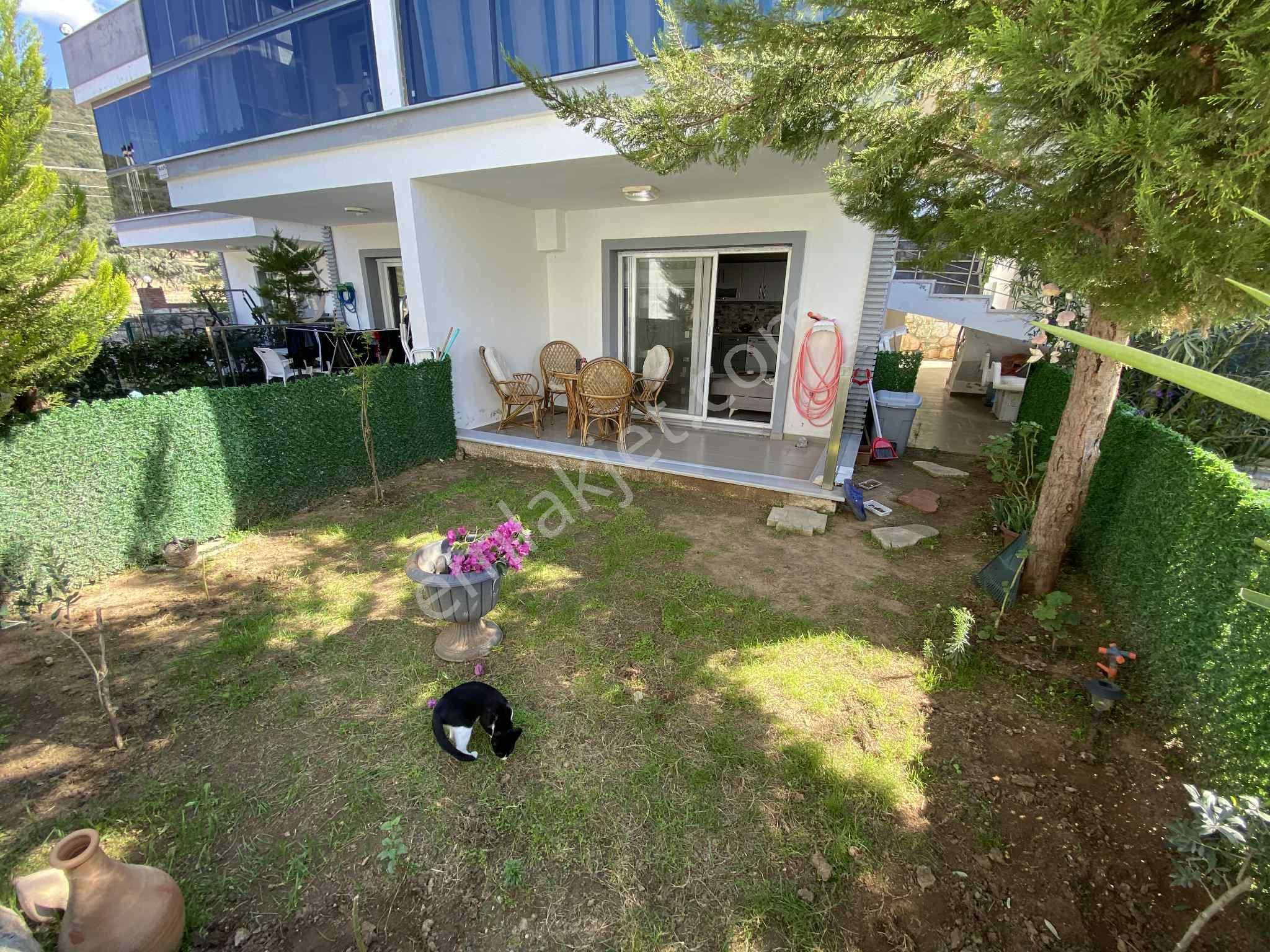 Didim Akbük 'te Geniş Bahçeli Eşyalı 1+1 Daire