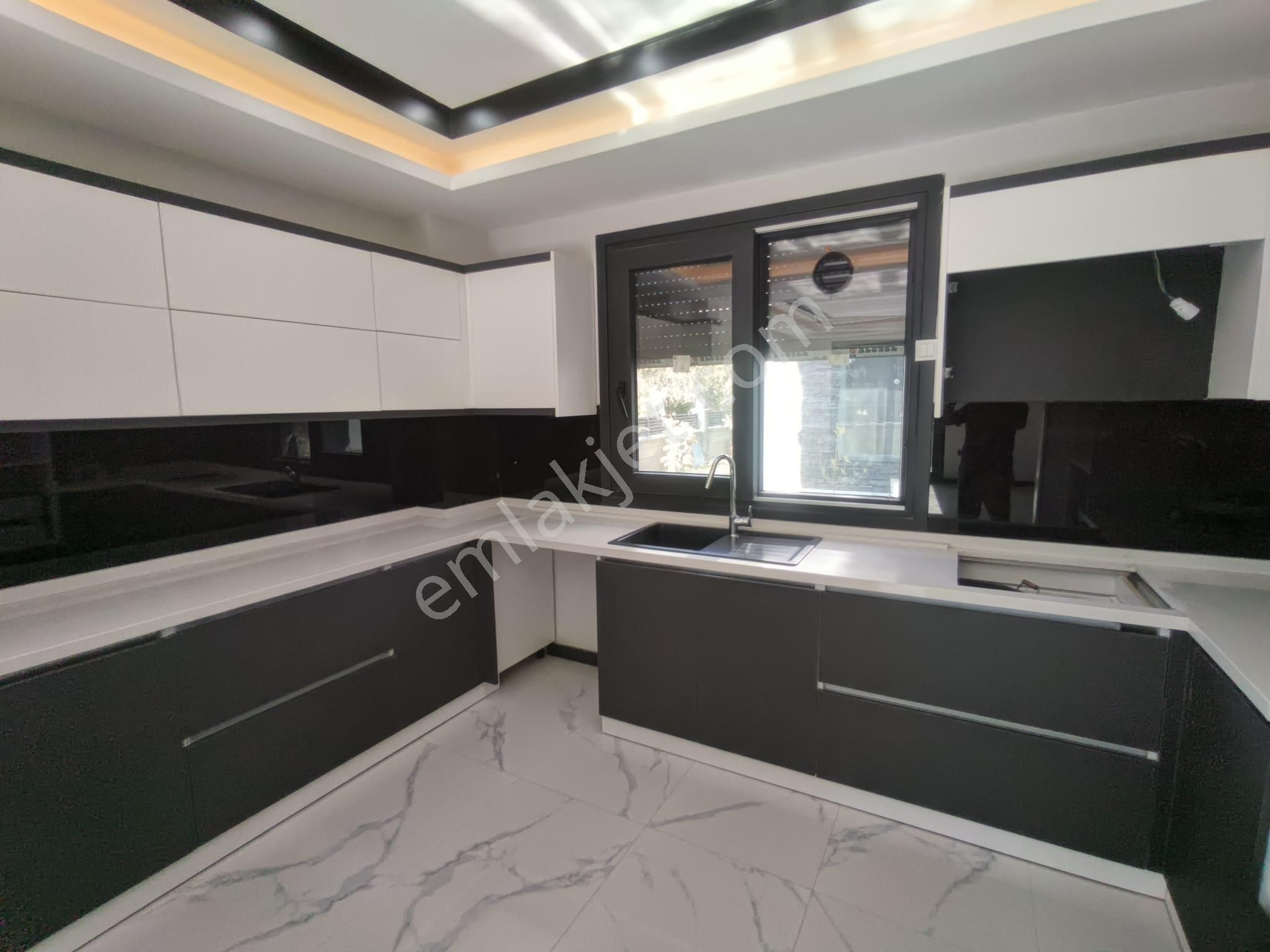 Golden Globy Edremit Zeytinli'de Havuzlu Sitede Satılık 4+1 Tripleks Villa - Görsel 21