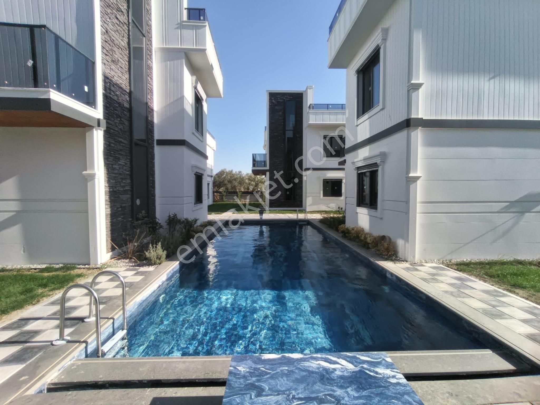 Golden Globy Edremit Zeytinli'de Havuzlu Sitede Satılık 4+1 Tripleks Villa - Görsel 33