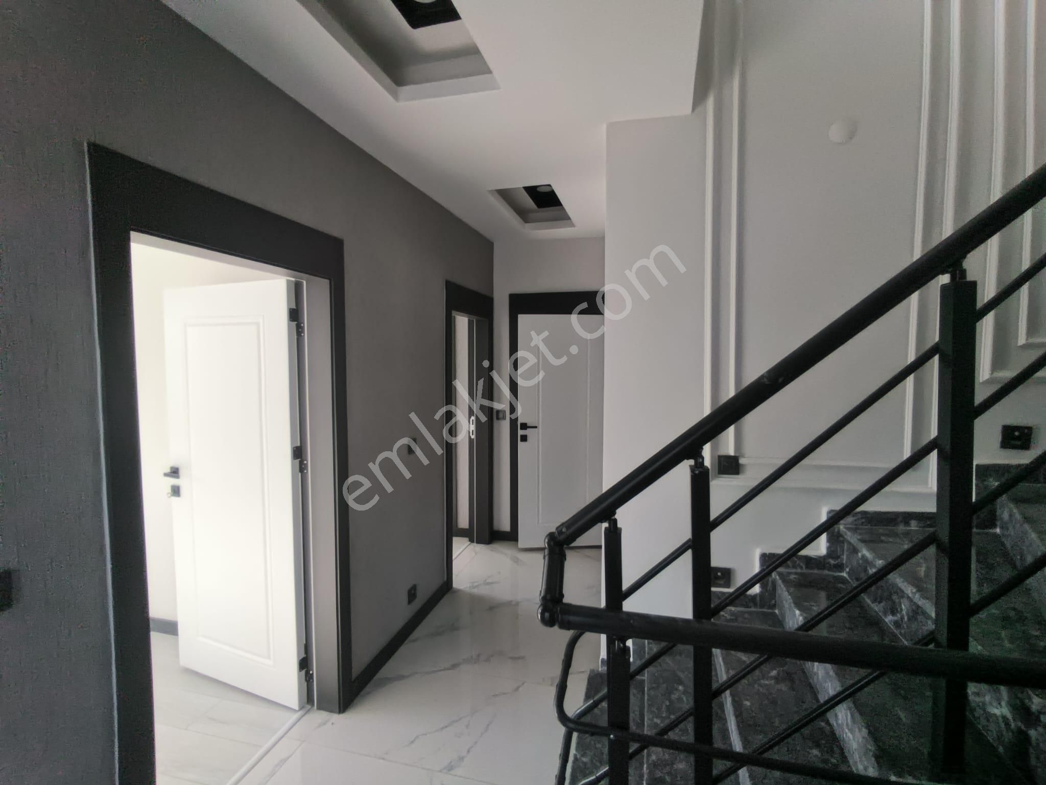 Golden Globy Edremit Zeytinli'de Havuzlu Sitede Satılık 4+1 Tripleks Villa - Görsel 15