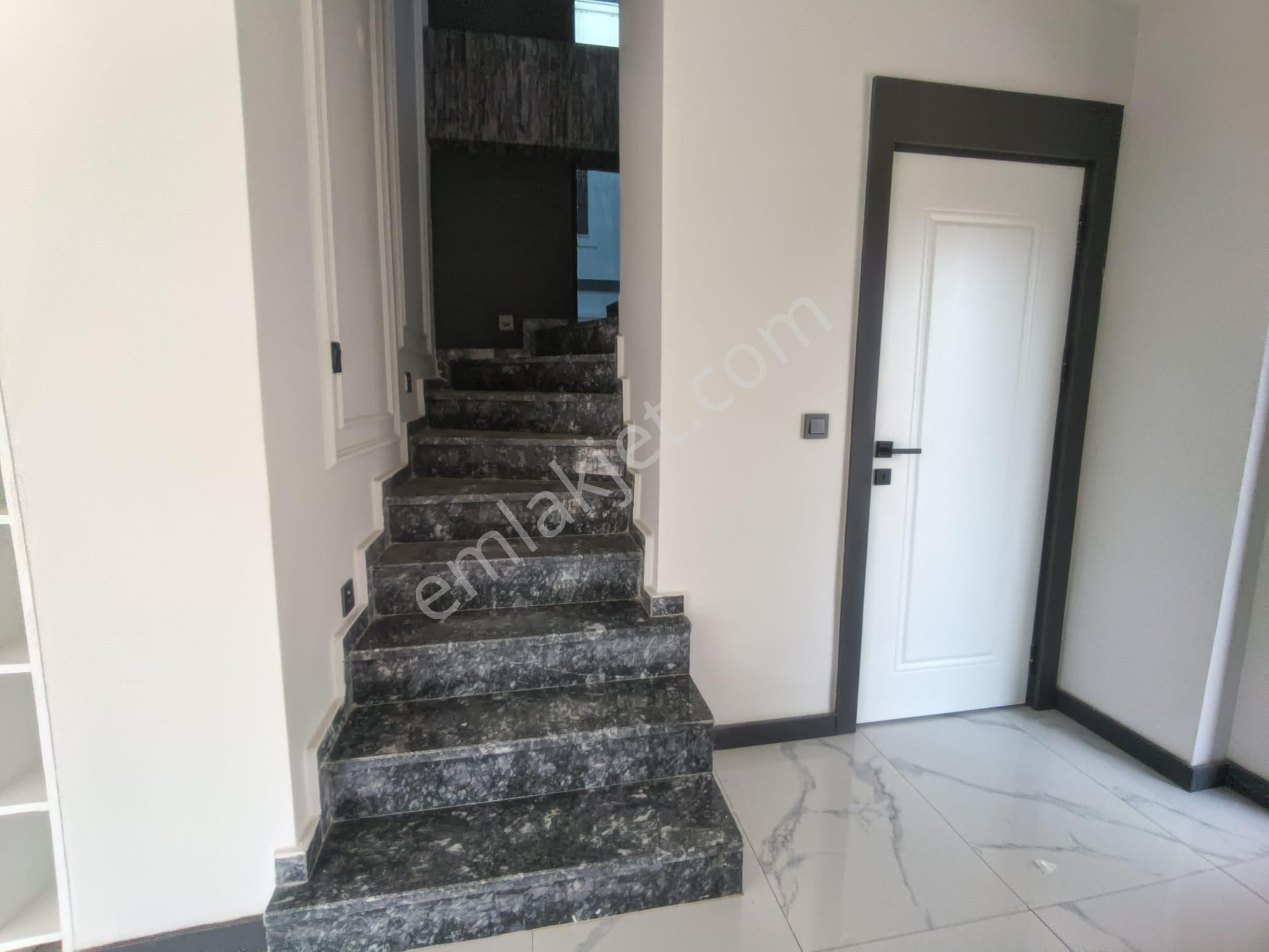 Golden Globy Edremit Zeytinli'de Havuzlu Sitede Satılık 4+1 Tripleks Villa - Görsel 12