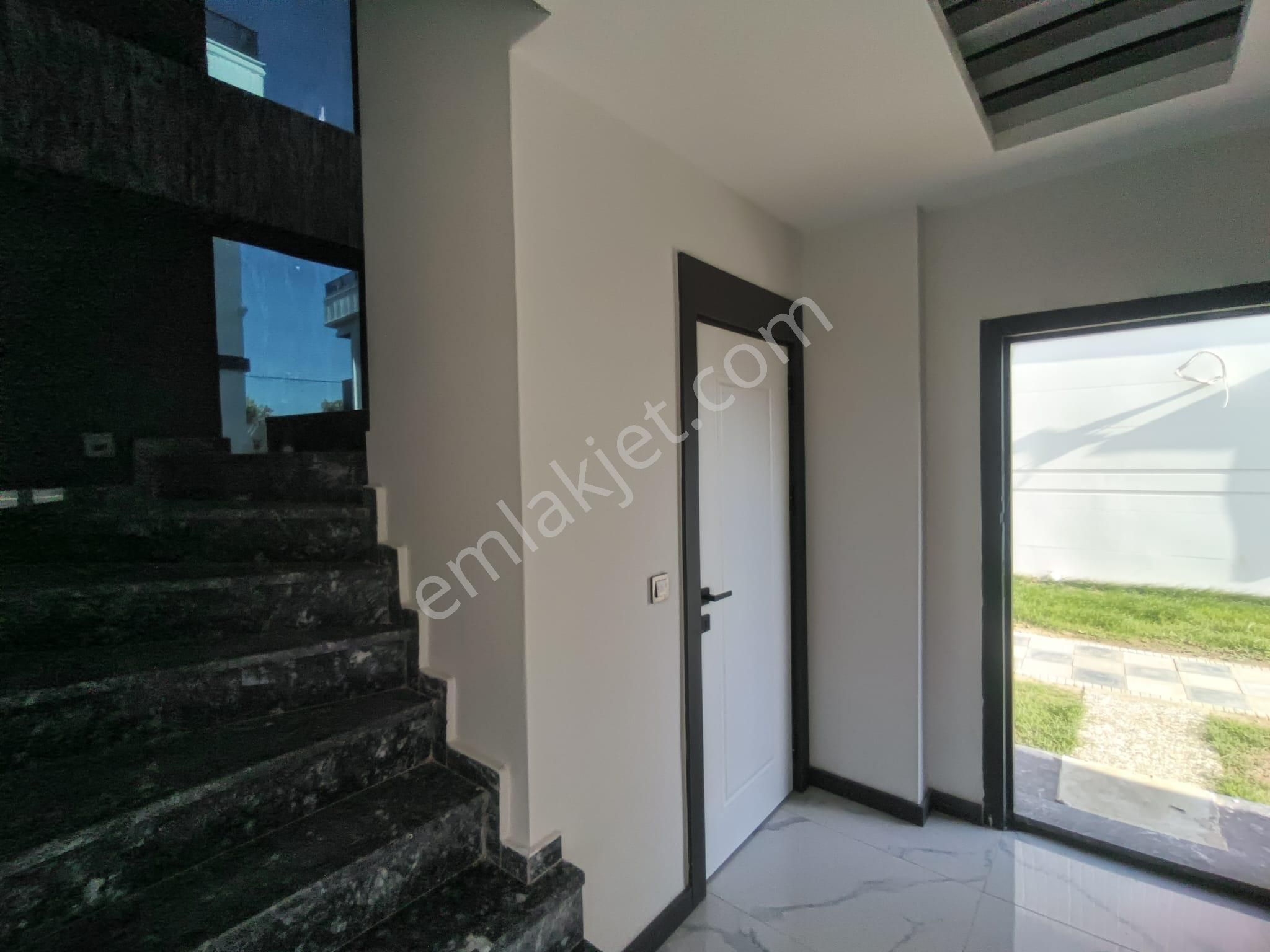 Golden Globy Edremit Zeytinli'de Havuzlu Sitede Satılık 4+1 Tripleks Villa - Görsel 18