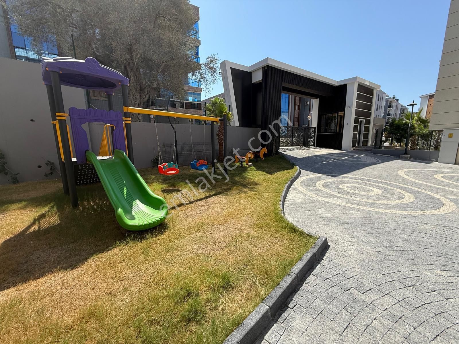 Kuşadası Değirmendere'de 2+1 Havuzlu Sitede Satılık Lüks Daire - Görsel 26