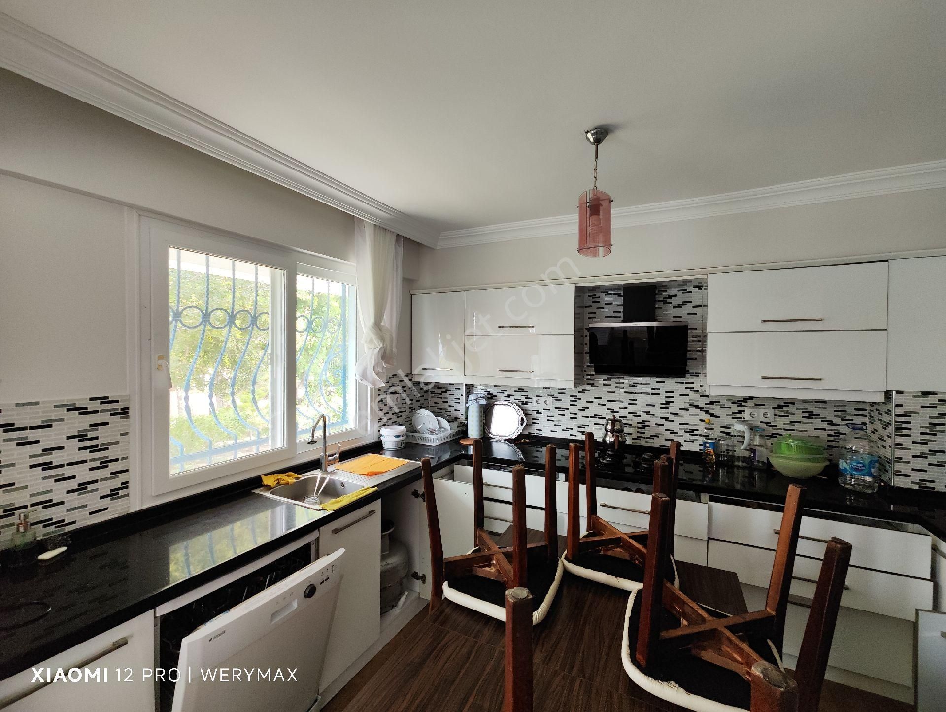 Çeşme Dalyan'da Denize Sıfır Hazulu Site İçerisinde Satılık Müstakil 3+1 Villa - Görsel 34