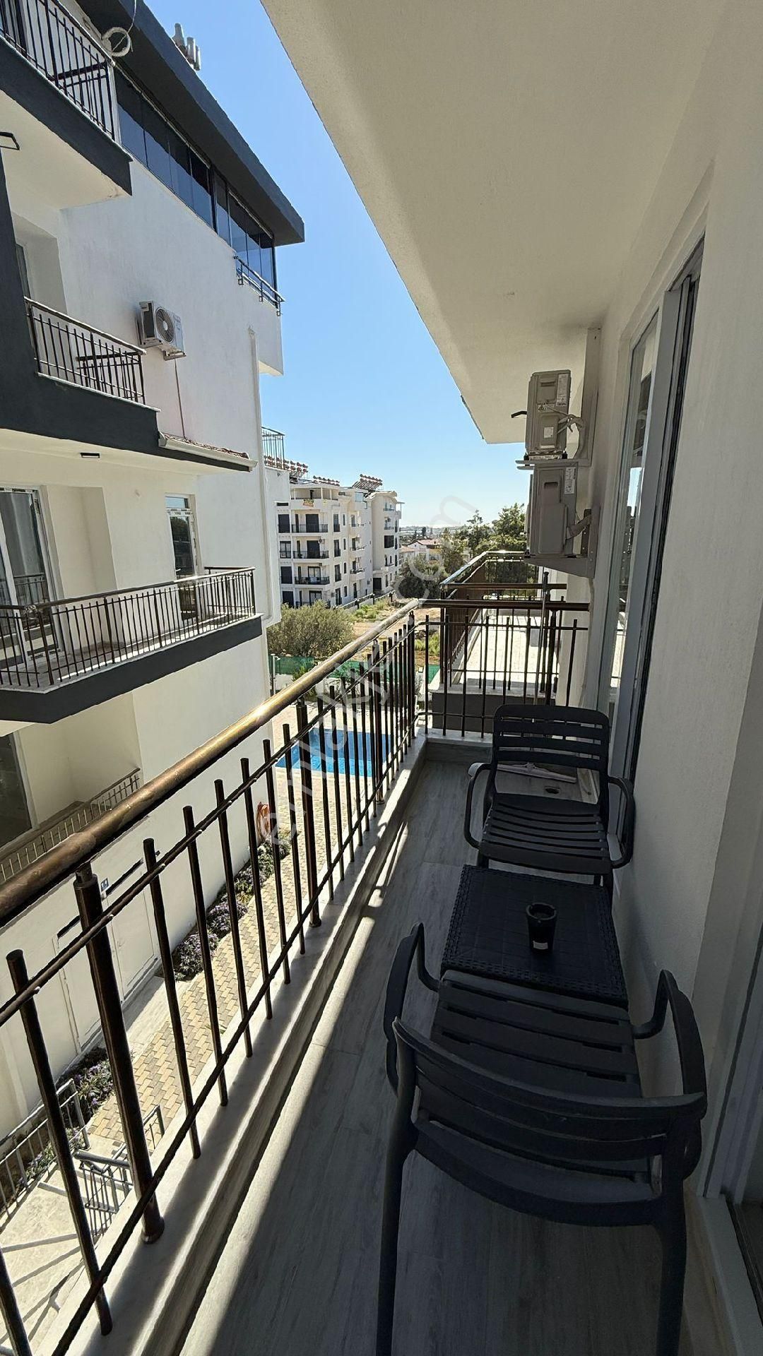 Sarılar Satılık Havuzlu Asansörlü 1+1 Full Eşyaları İle Birlikte - Görsel 16