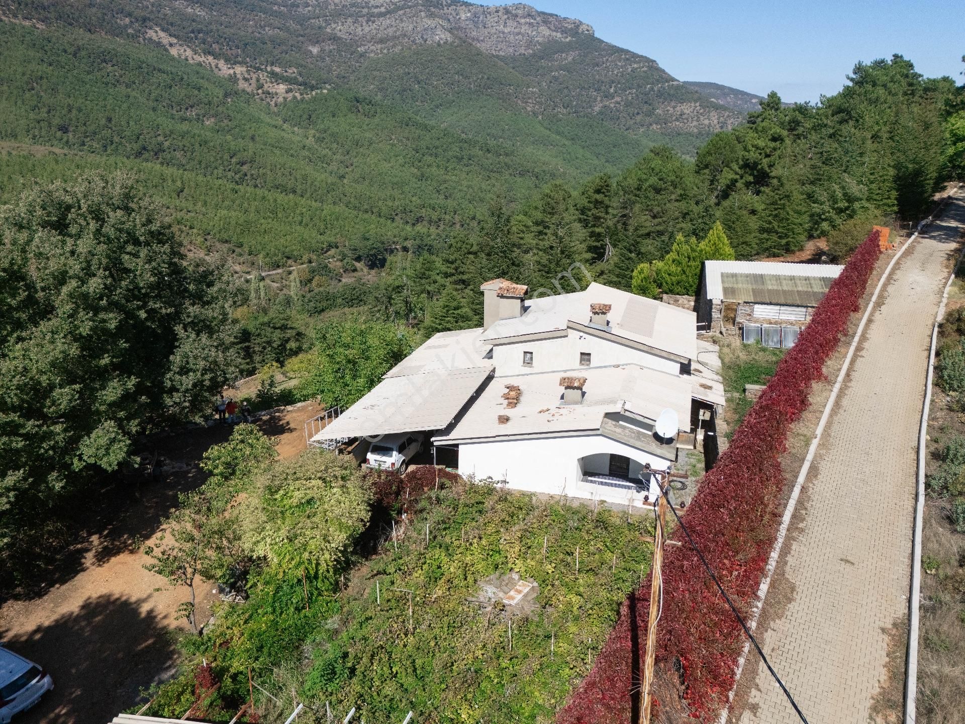 Ege’nin Kalbinde Doğa İle Sanatın Buluştuğu Satılık Özel Çiftlik - Görsel 14