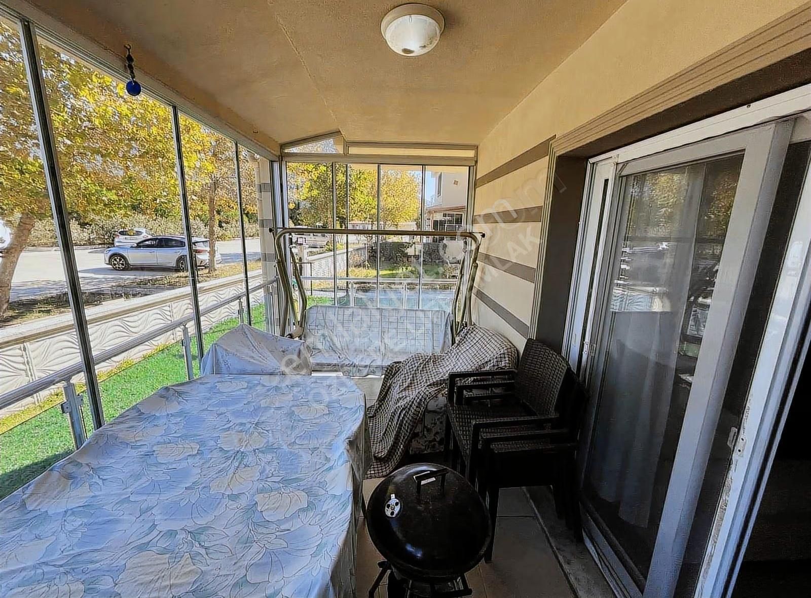 Denize Sıfır Site İçerisinde Köşe Villa(teklife Açık)