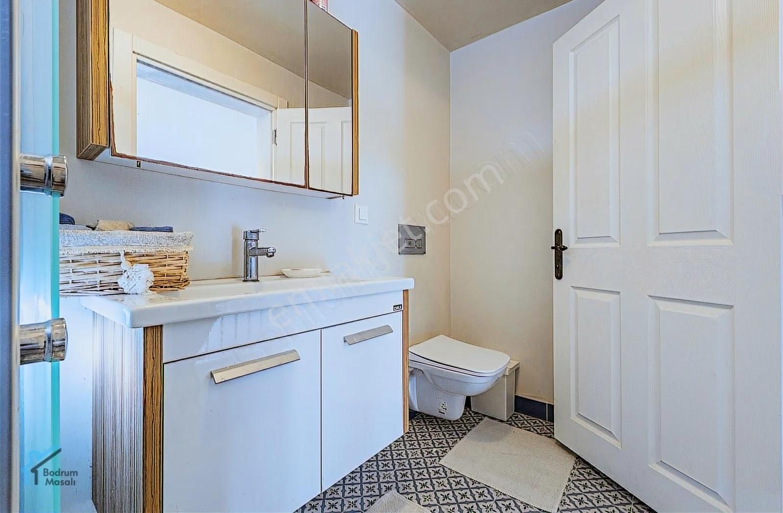 Kadıkalesi'nde Plajlı Sitede Deniz Manzaralı Bahçe İçinde Villa - Görsel 9