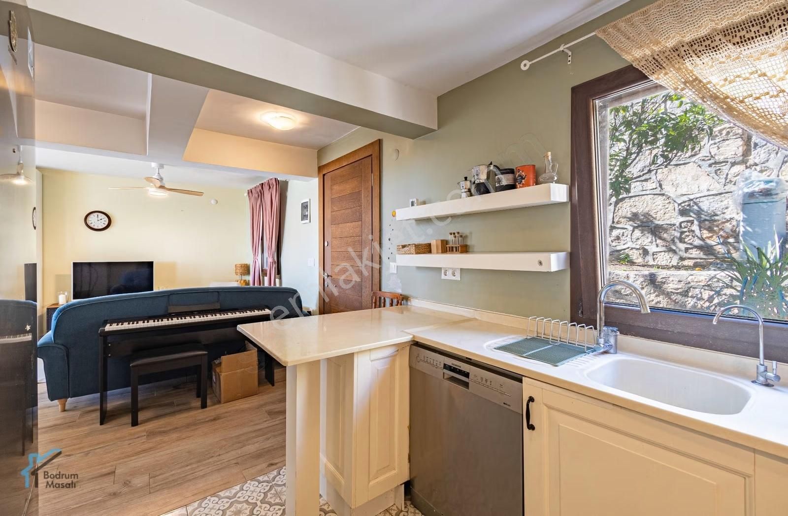 Kadıkalesi'nde Plajlı Sitede Deniz Manzaralı Bahçe İçinde Villa - Görsel 7