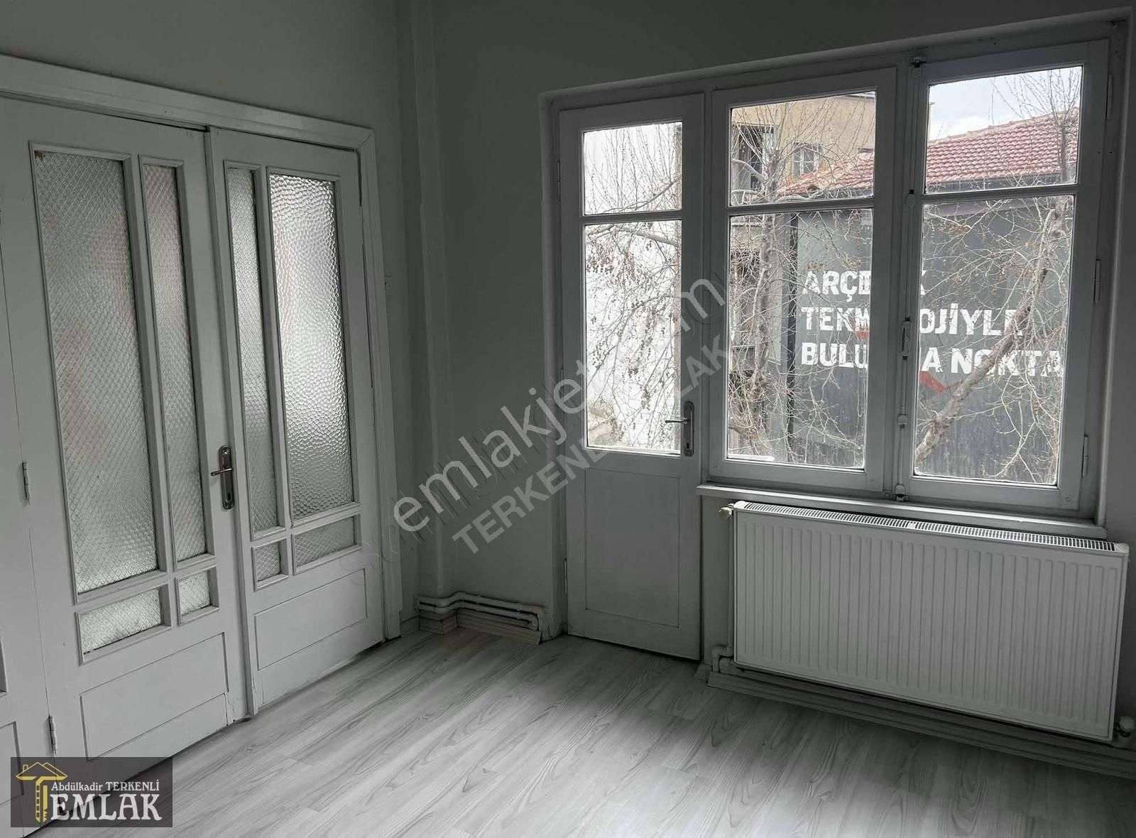 Terkenli Emlak'tan Çarşı Merkezde 2+1 Daire - Görsel 2