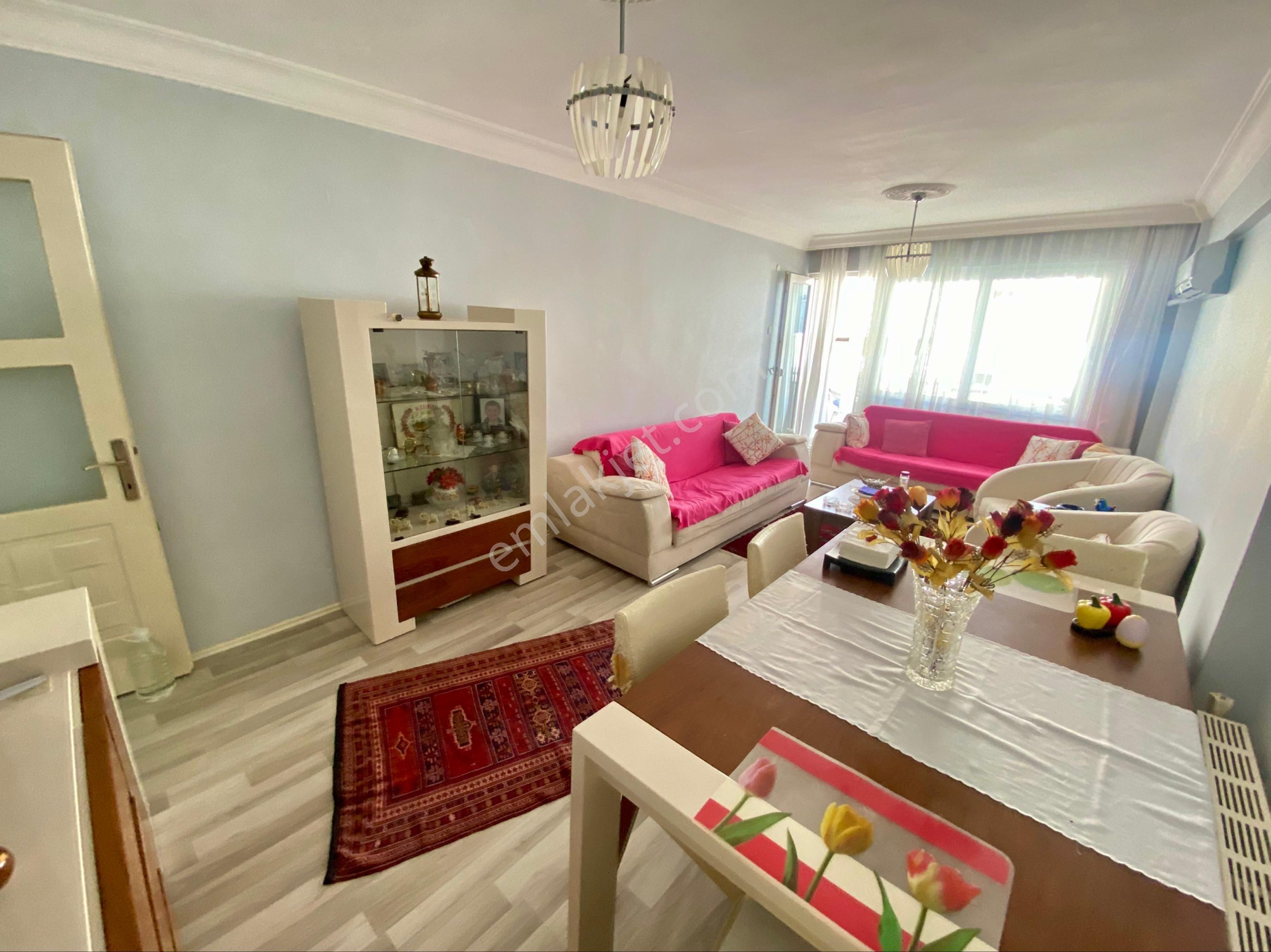 Göztepe Kilise Sokağında, Sahile Ve Caddeye Yakın, Ferah 3+1 - Görsel 2