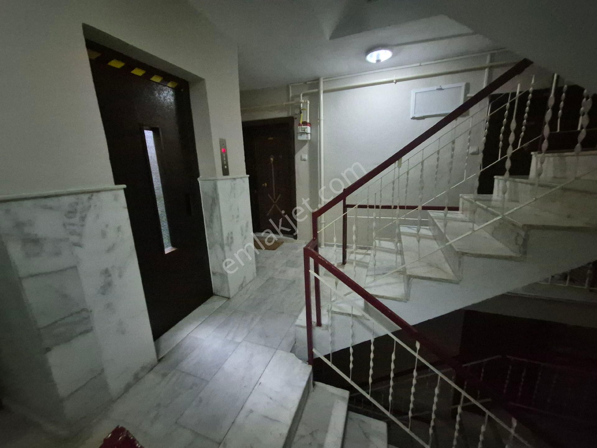 Turpa Taşdemir'den Kiralık Üçkuyular Meydan Yakını 3+1 Arakat Daire - Görsel 28