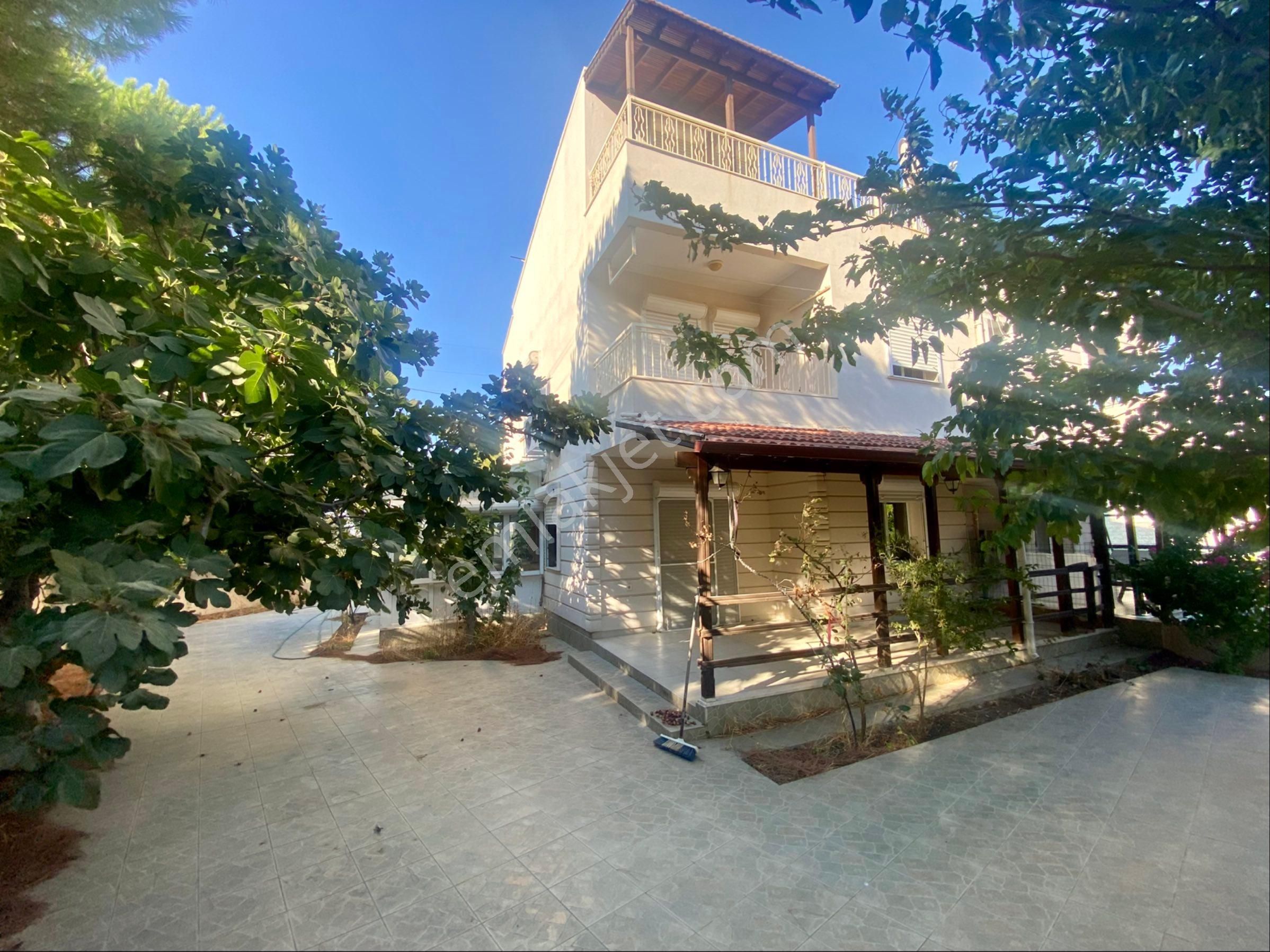 Akarca Plajına Yürüme Mesafesi, Ardacan Sitesi'nde Köşe Tripleks