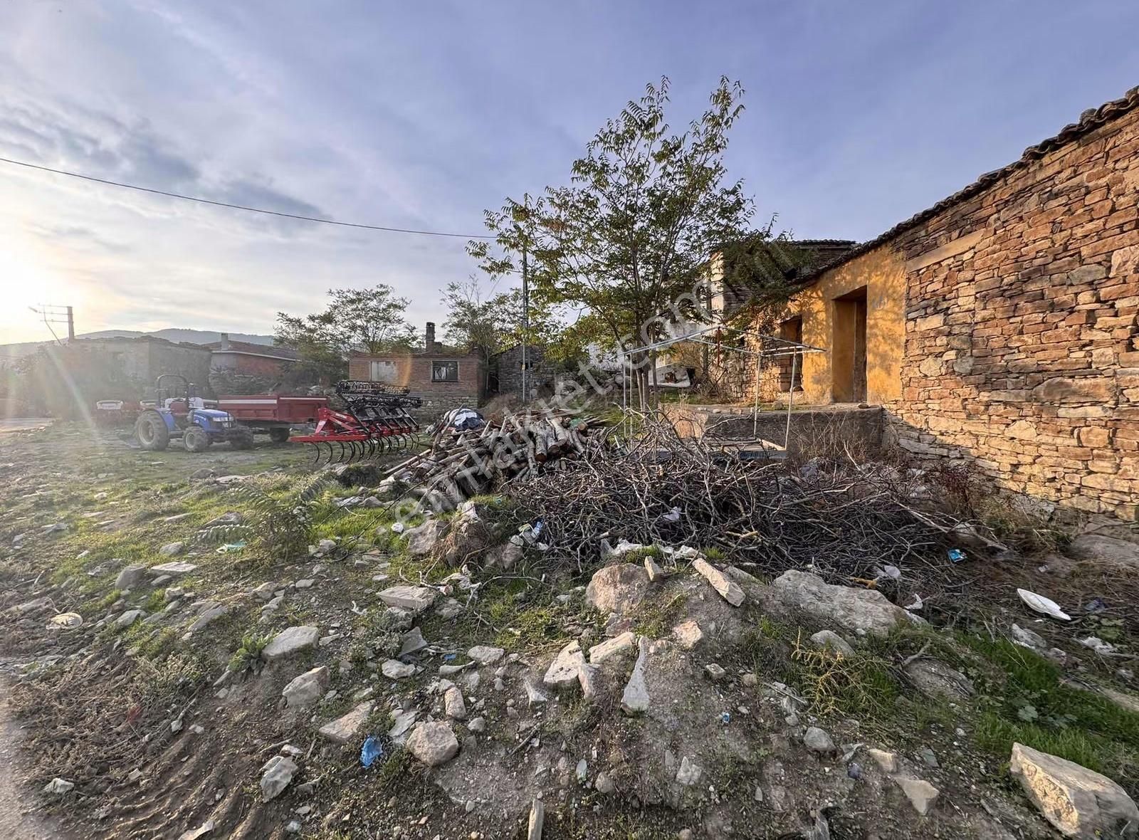 Değirmendüzü Küyünde 4 Adet Taş Evli 964 M2 Arsa