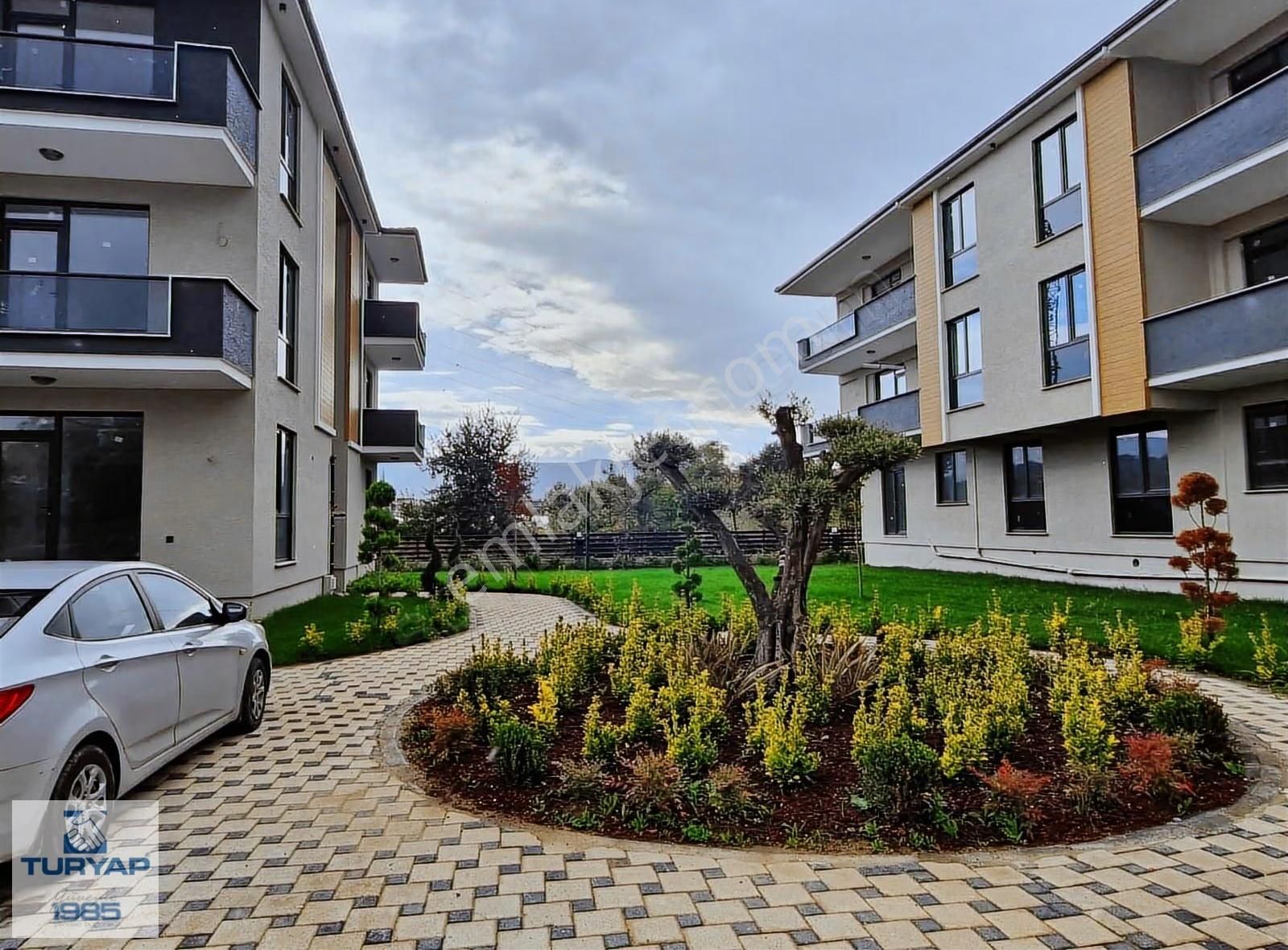 Kadıköy Site İçerisinde Satılık 1+1 Ara Kat Daire