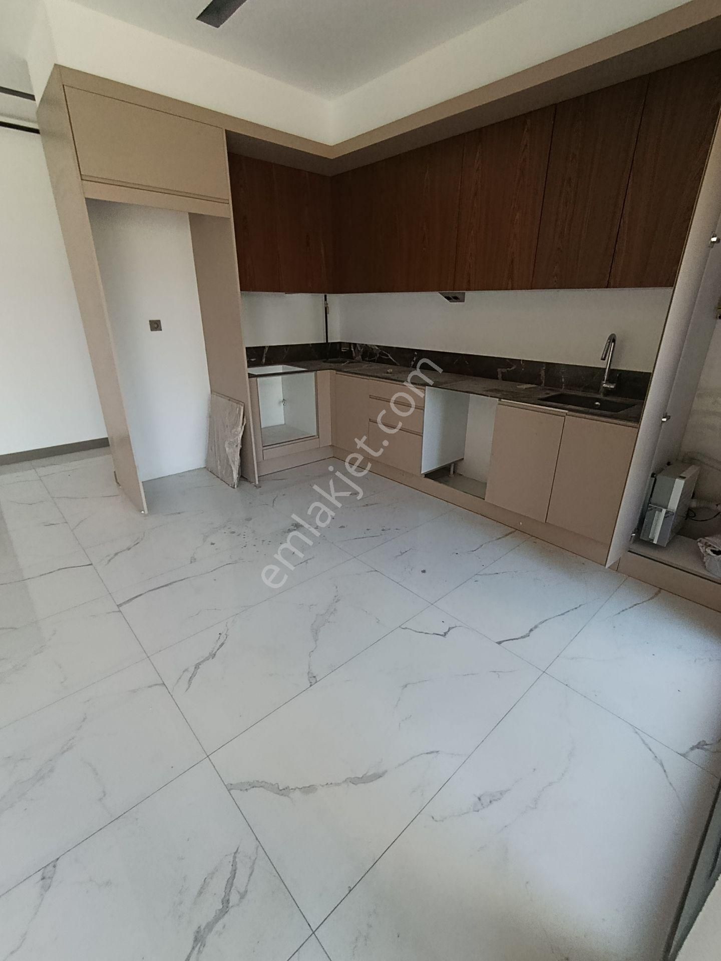 Kuşadası Merkezi Konumda Doğalgazlı Özel Bahçeli Hamam Saunalı Lux Ve Konforun Zirvesi - Görsel 8