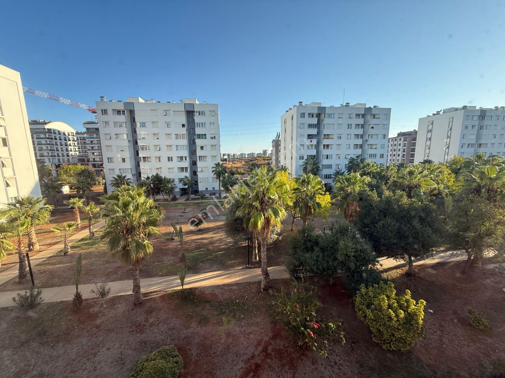 Fırsat Daire Şehir Hastanesi Yakını Havuzlu Güvenlikli Geniş 2+1