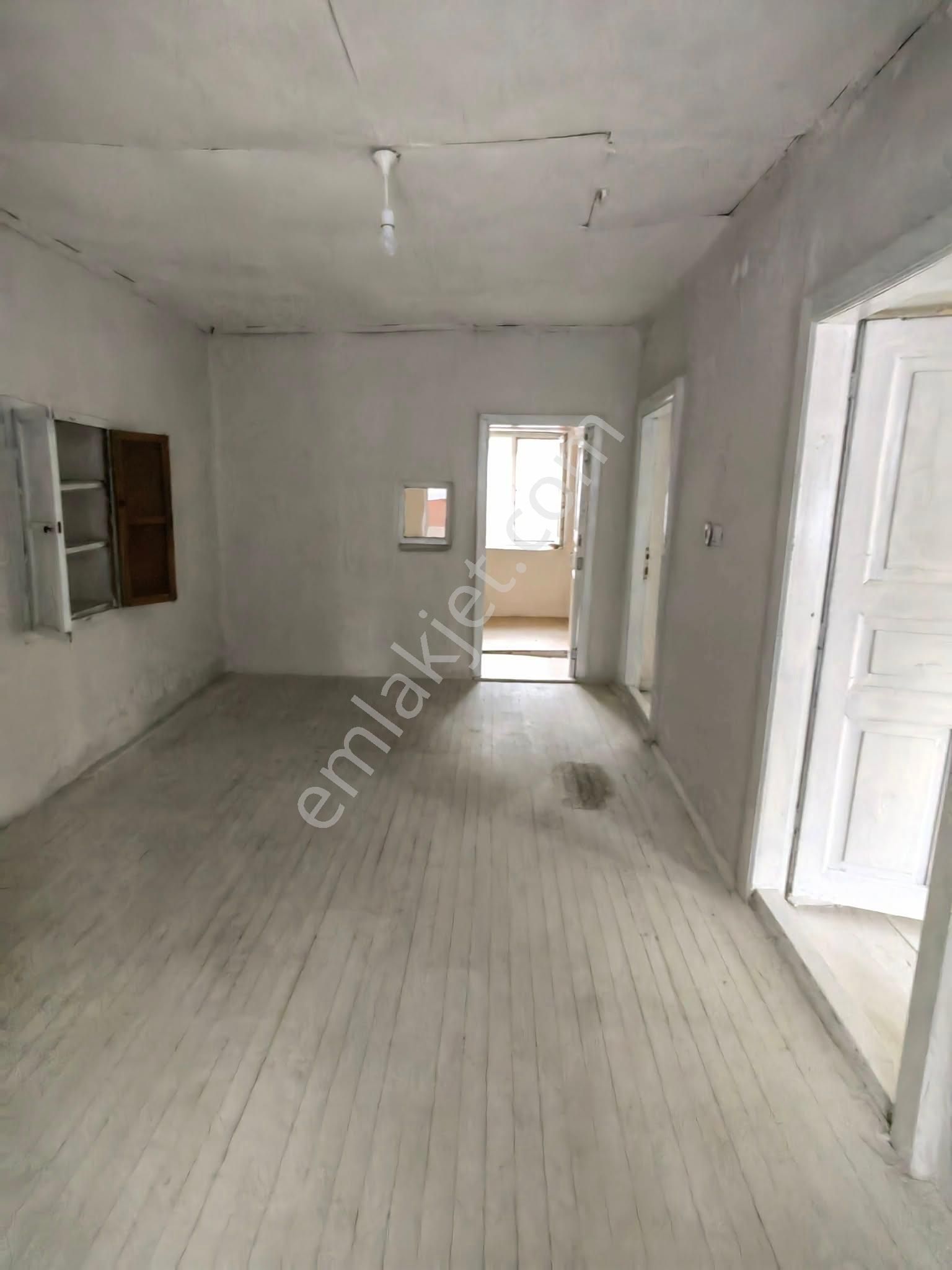 Nasreddin Emlaktan Salı Pazarı Civarı Kiralık Müstakil - Görsel 3