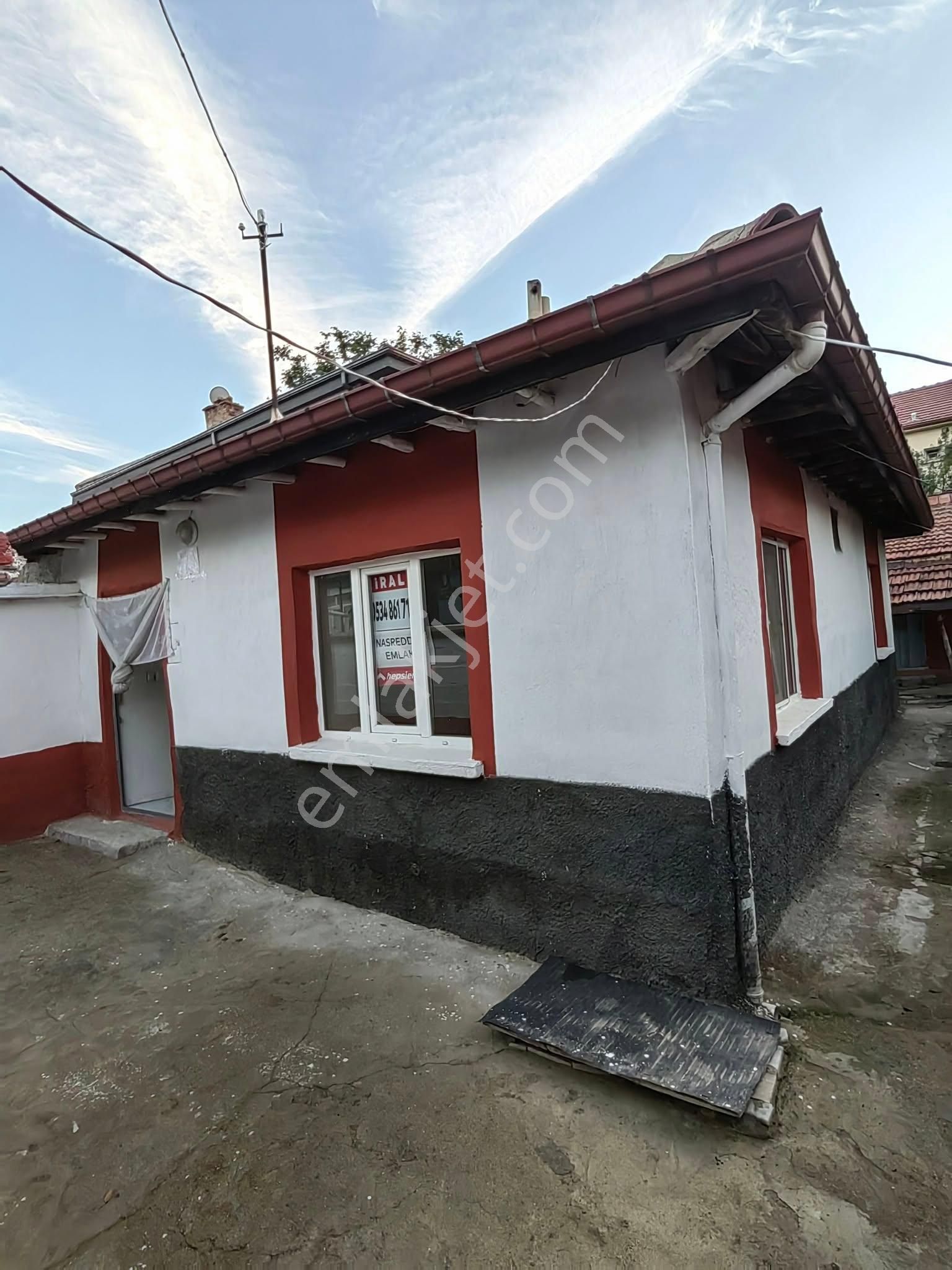 Nasreddin Emlaktan Salı Pazarı Civarı Kiralık Müstakil