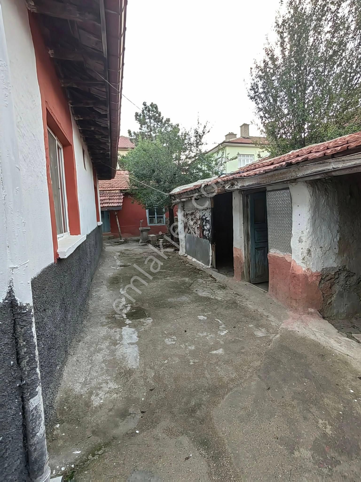 Nasreddin Emlaktan Salı Pazarı Civarı Kiralık Müstakil - Görsel 9