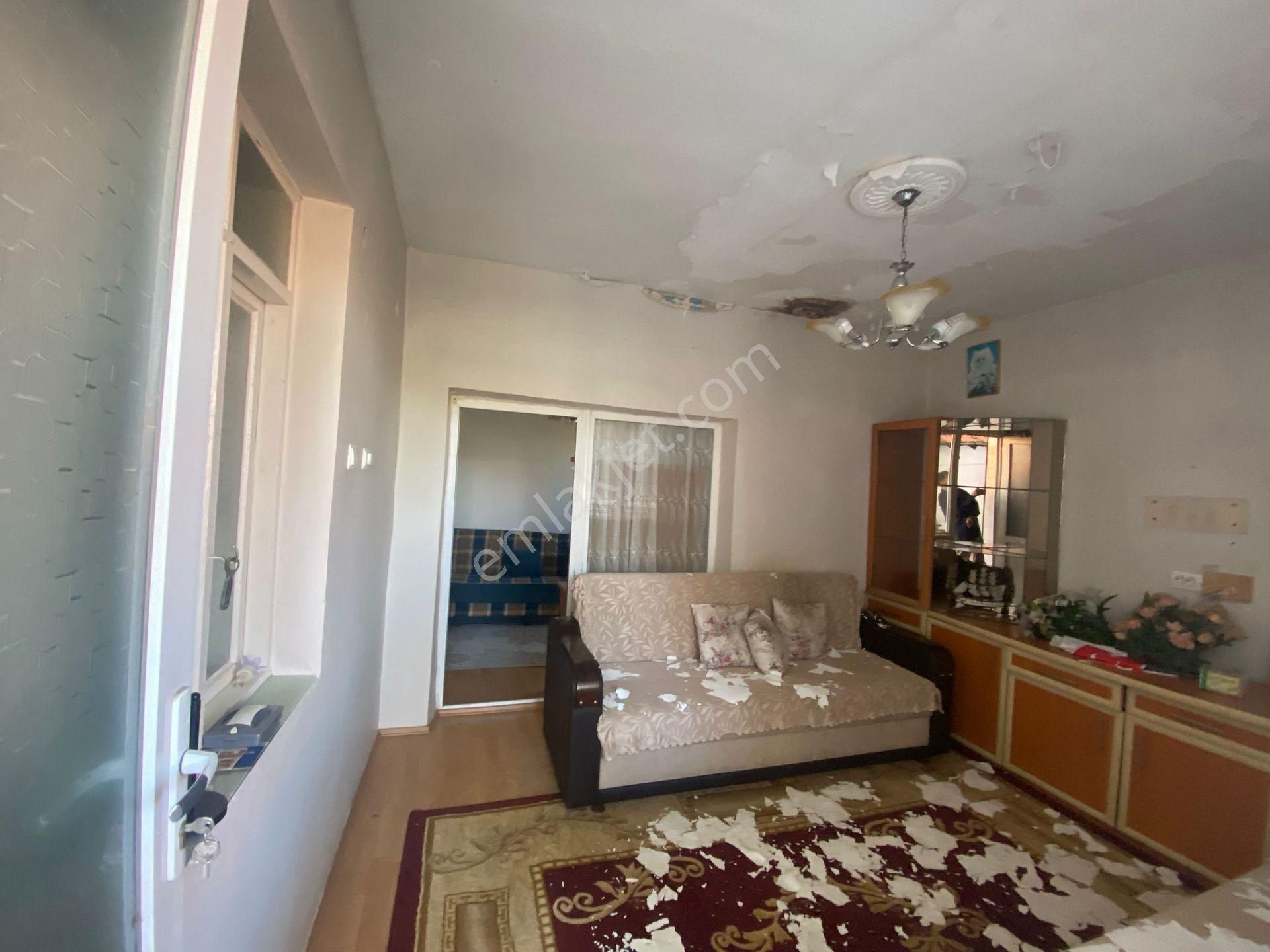 Acill Kona Kferahlı Mah.de 160m2 Arsa İçerisinde 3 Adet Ev'li Komple Satılık Müstakil Bina - Görsel 10