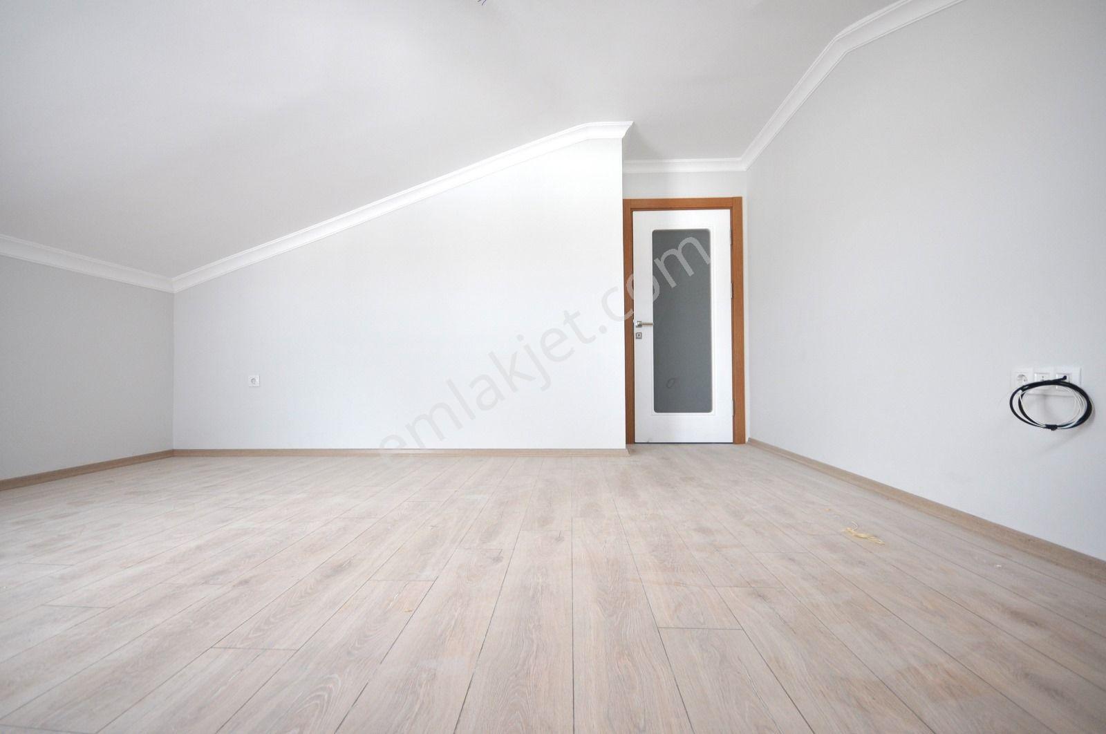 Küçükçekmece Yenimahalle. Satılık 200 M2 Otoparklı 4+1 Dubleks - Görsel 12