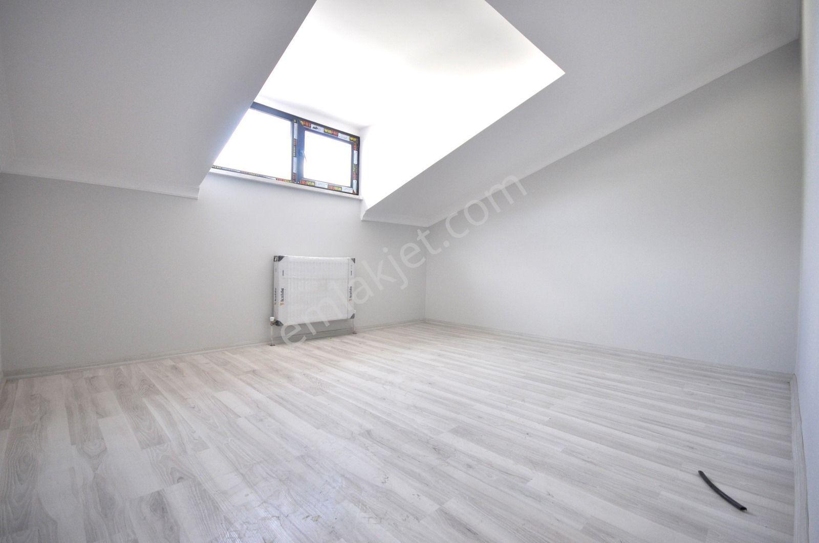 Küçükçekmece Yenimahalle. Satılık 200 M2 Otoparklı 4+1 Dubleks - Görsel 2