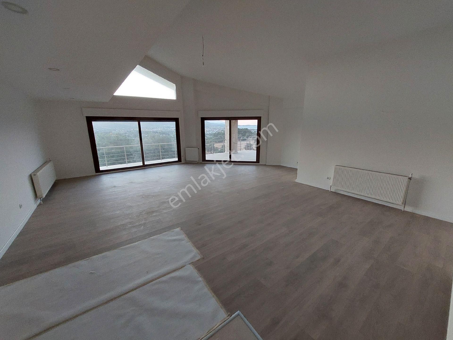 Urla Kekliktepe 'de Muhteşem Manzaralı Satılık 3,5+1 Villa - Görsel 27