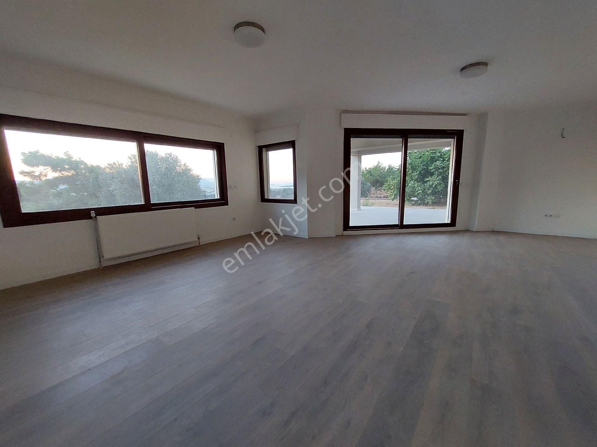 Urla Kekliktepe 'de Muhteşem Manzaralı Satılık 3,5+1 Villa - Görsel 28