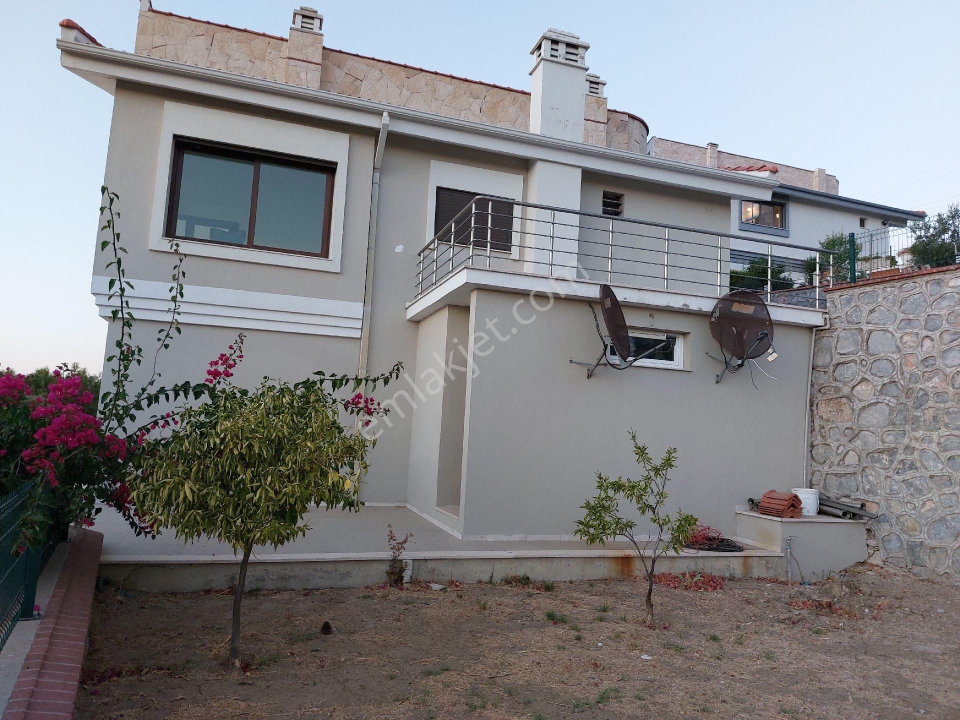 Urla Kekliktepe 'de Muhteşem Manzaralı Satılık 3,5+1 Villa - Görsel 9