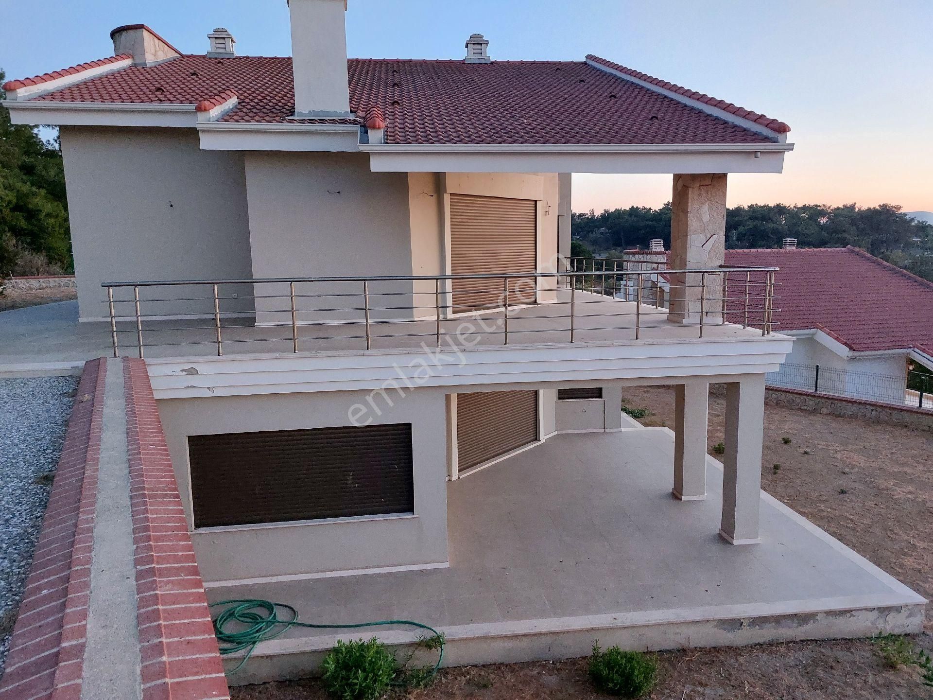 Urla Kekliktepe 'de Muhteşem Manzaralı Satılık 3,5+1 Villa - Görsel 8