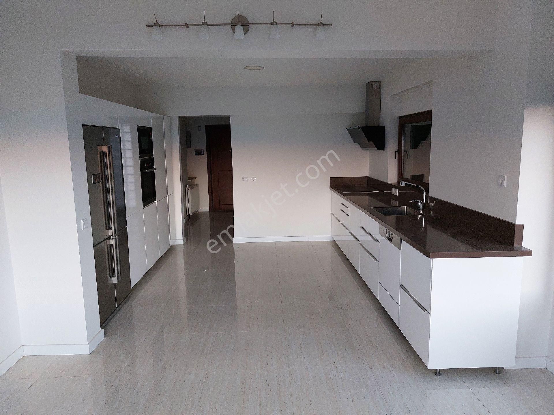 Urla Kekliktepe 'de Muhteşem Manzaralı Satılık 3,5+1 Villa - Görsel 24