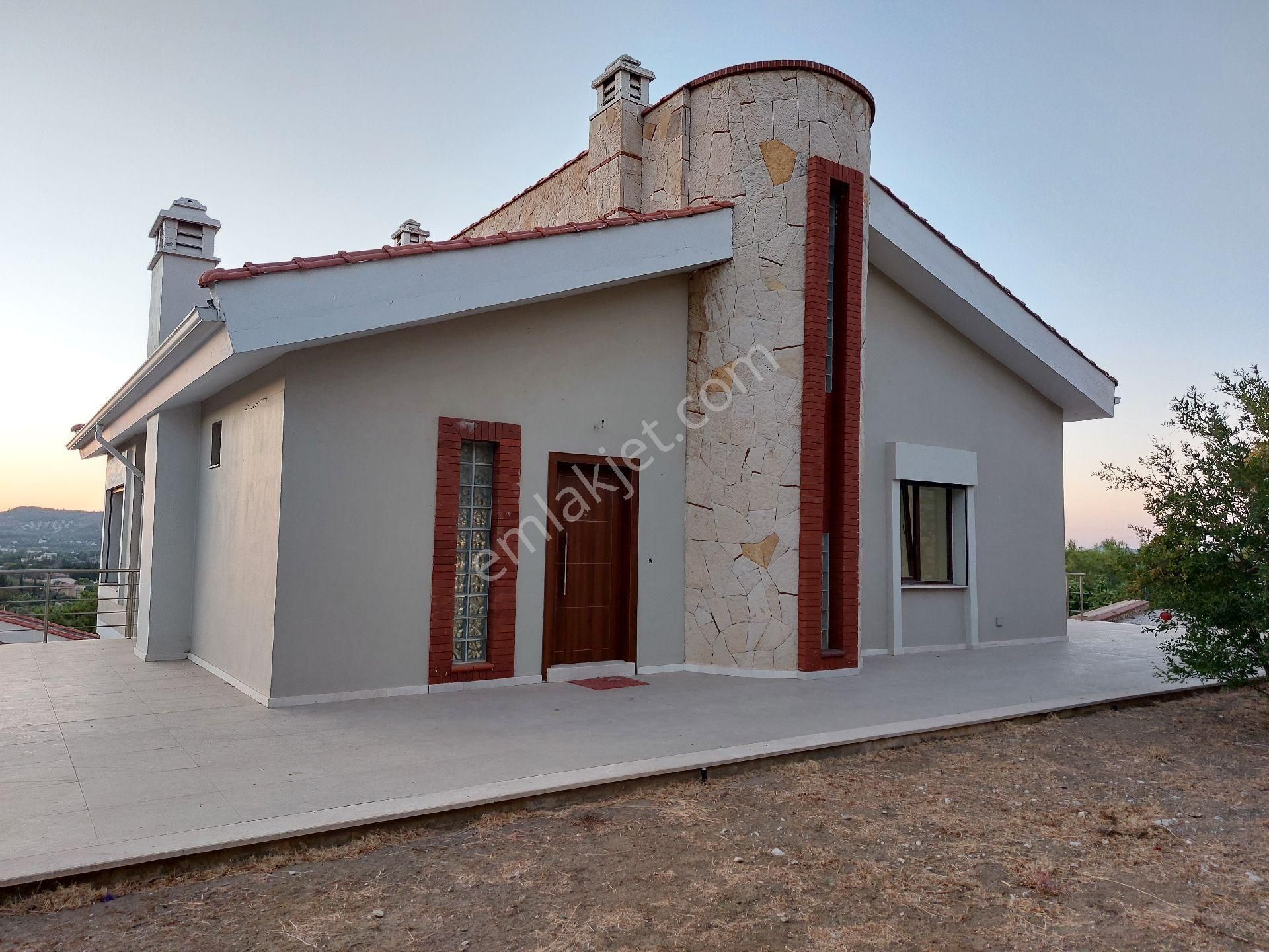 Urla Kekliktepe 'de Muhteşem Manzaralı Satılık 3,5+1 Villa - Görsel 3