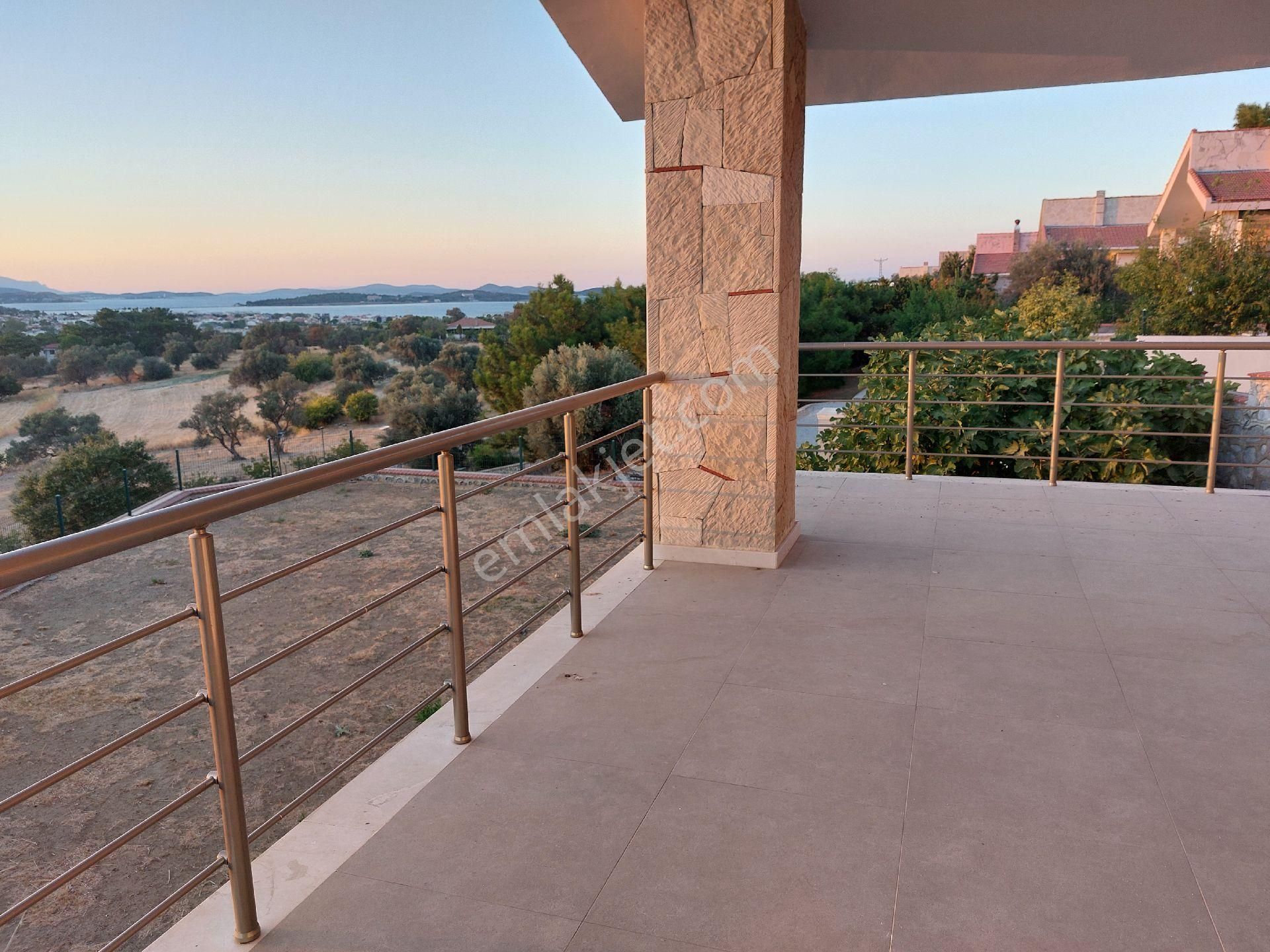 Urla Kekliktepe 'de Muhteşem Manzaralı Satılık 3,5+1 Villa - Görsel 15